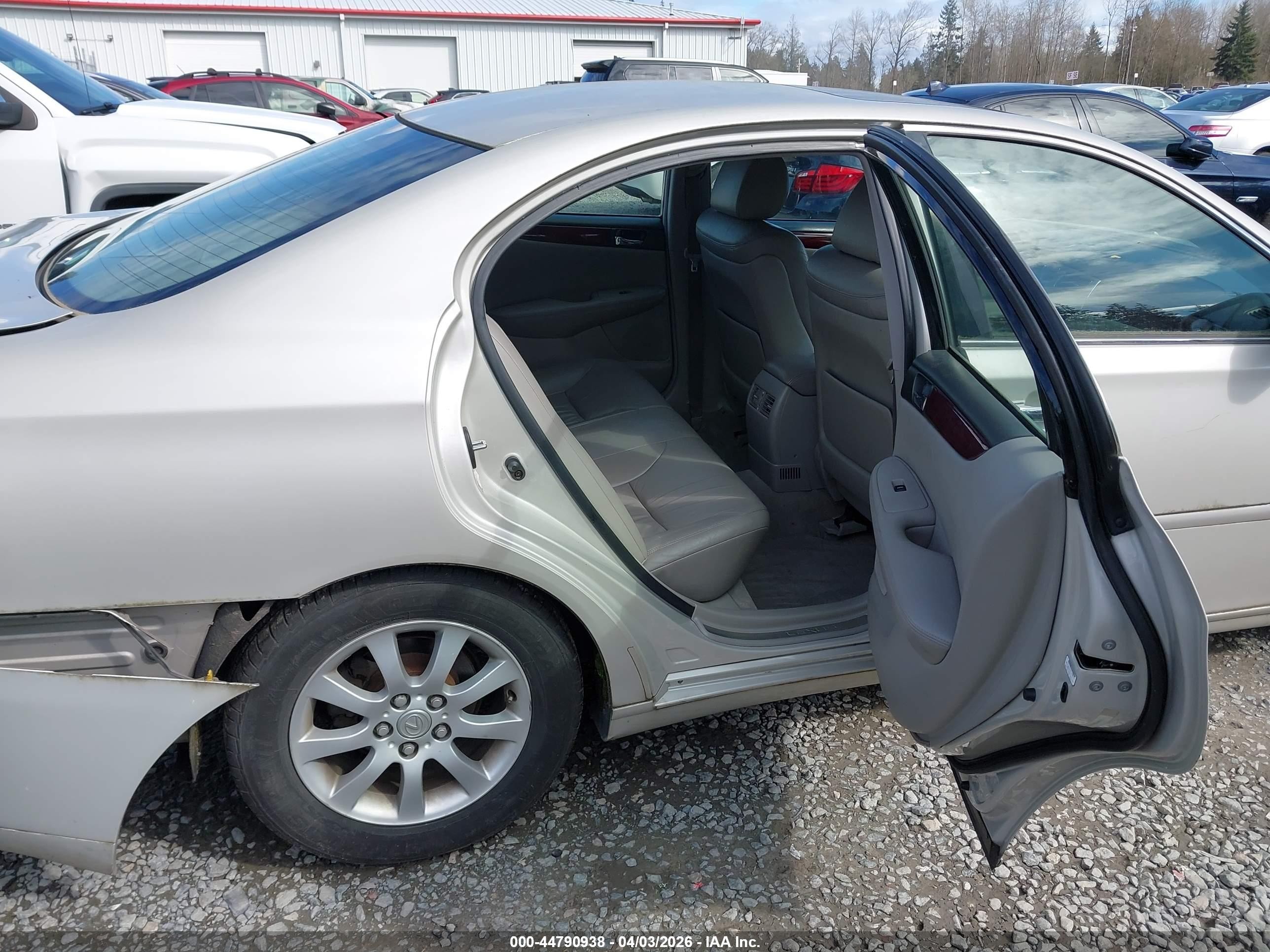 2002 Lexus Es 300   Gray vin: JTHBF30G420056238
