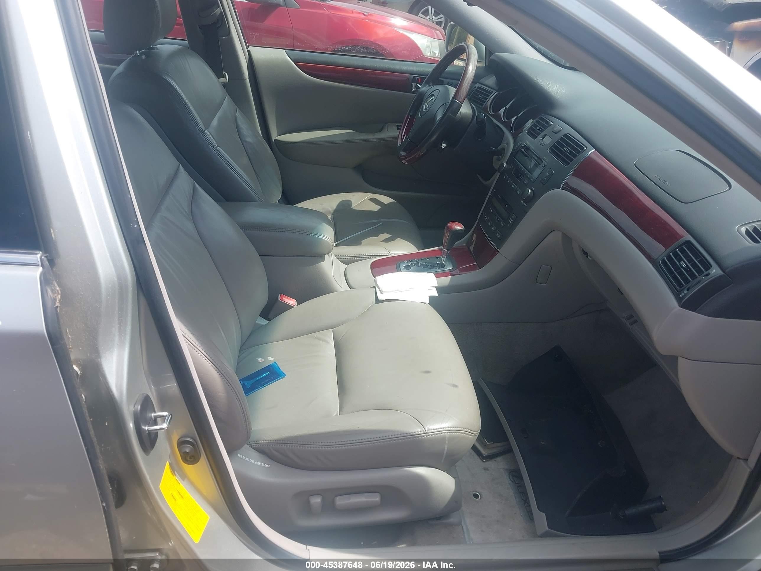2002 Lexus Es 300   Silver vin: JTHBF30G420082239