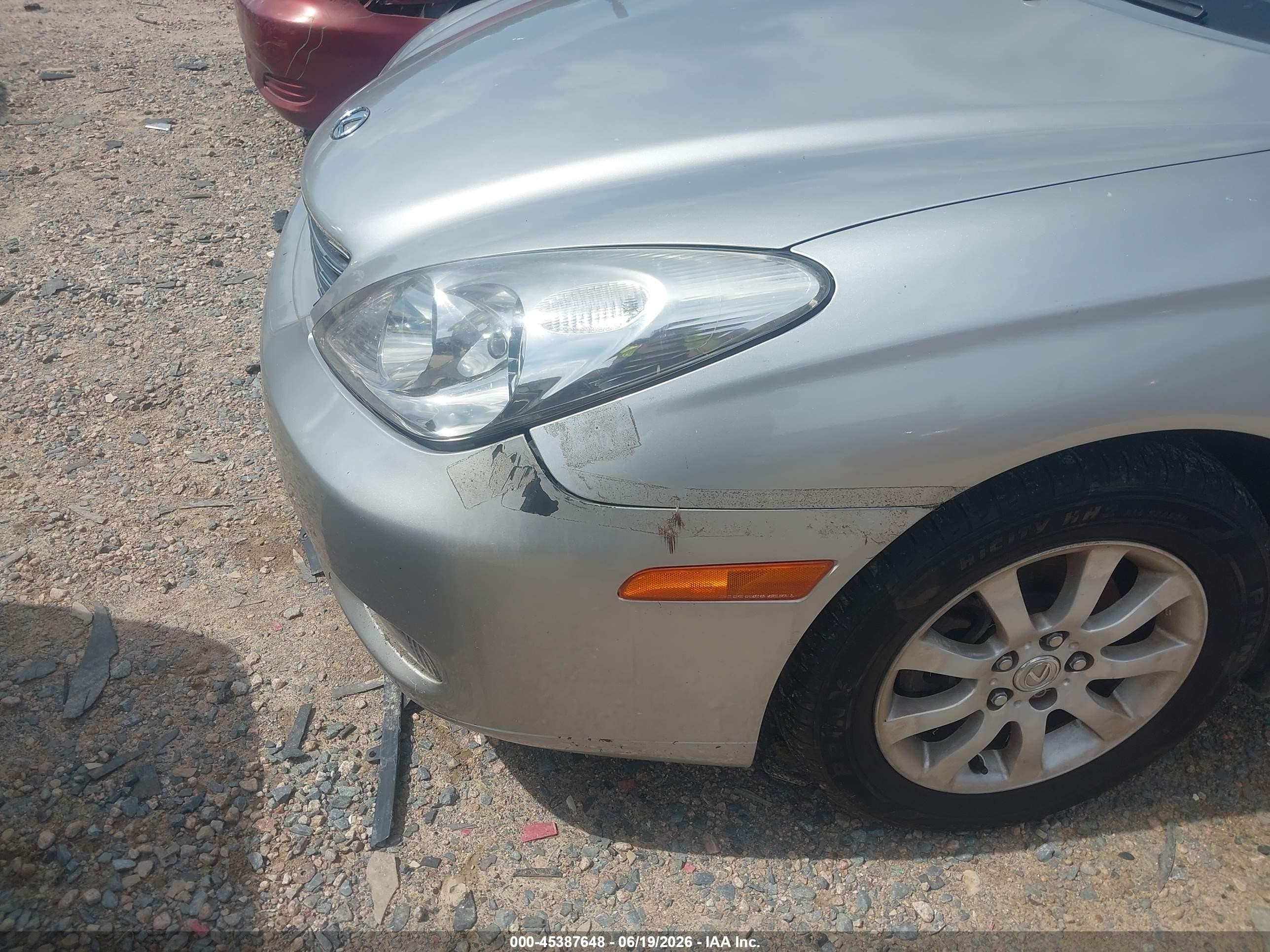 2002 Lexus Es 300   Silver vin: JTHBF30G420082239