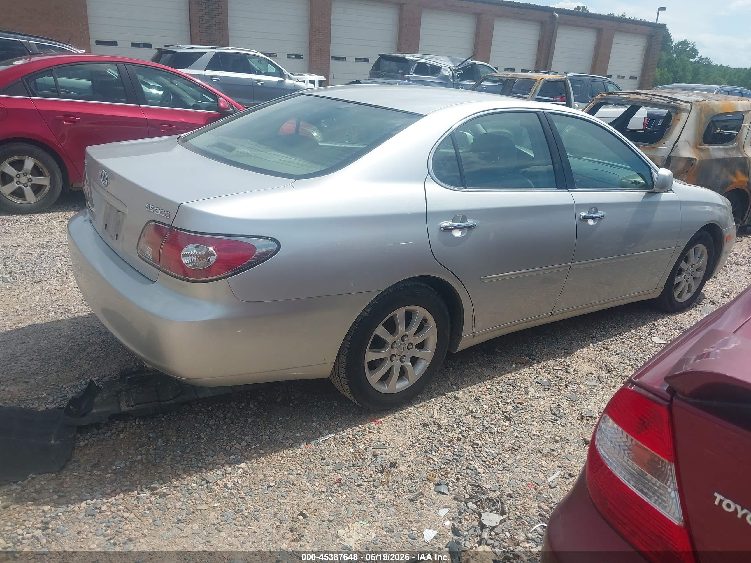 2002 Lexus Es 300   Silver vin: JTHBF30G420082239