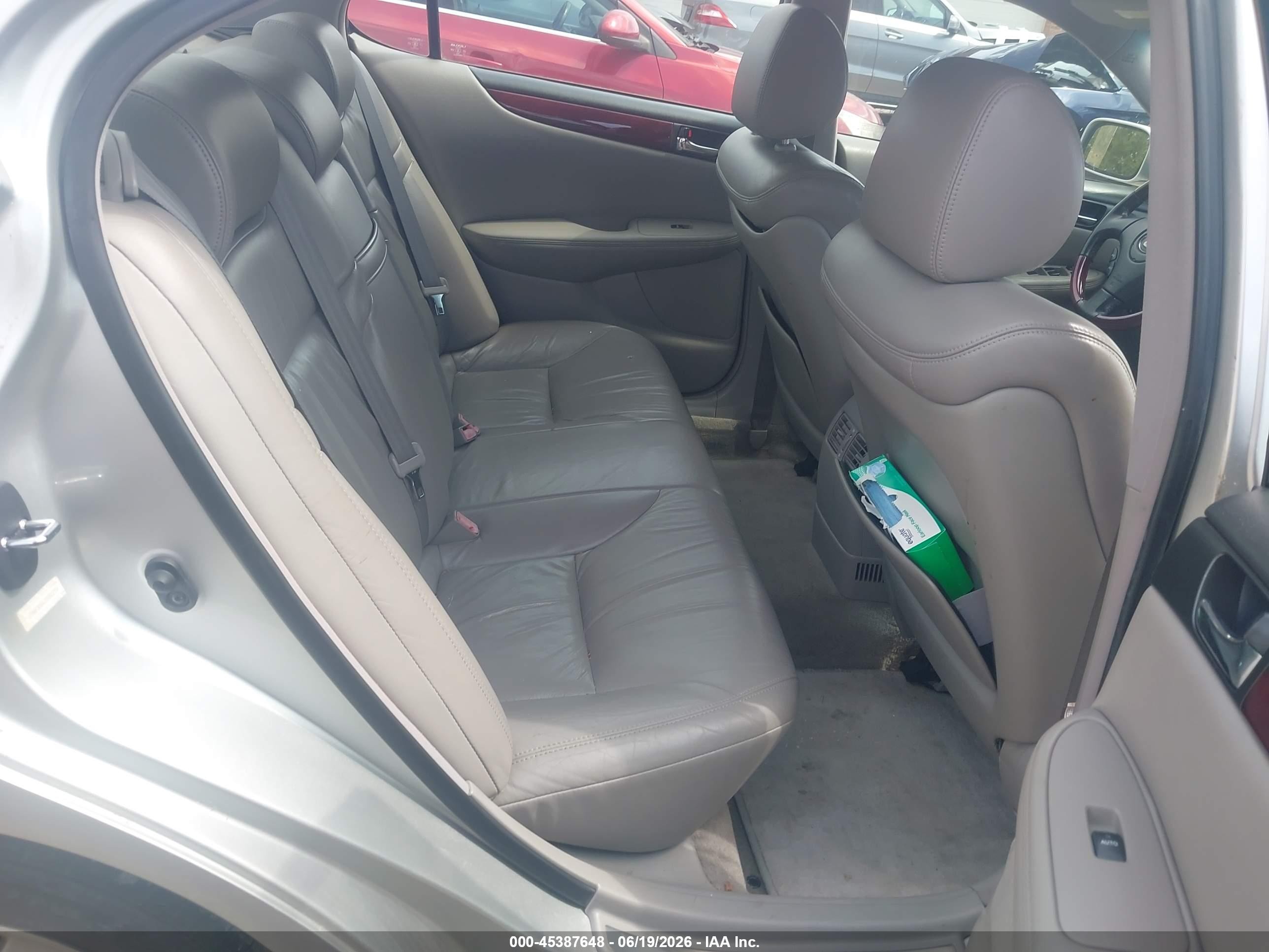 2002 Lexus Es 300   Silver vin: JTHBF30G420082239