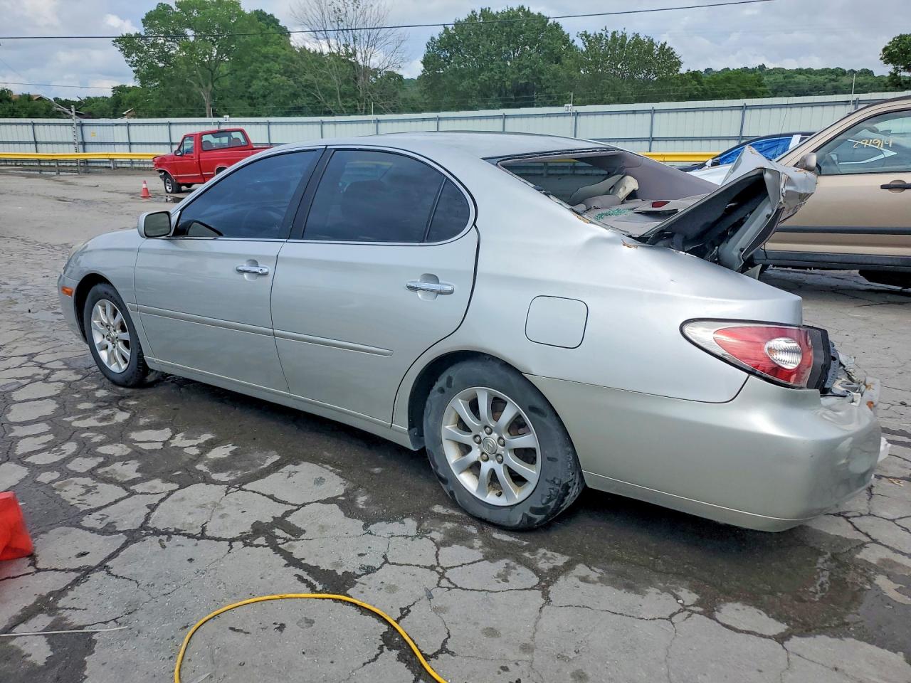 2002 Lexus Es 300 Silver vin: JTHBF30G425023582