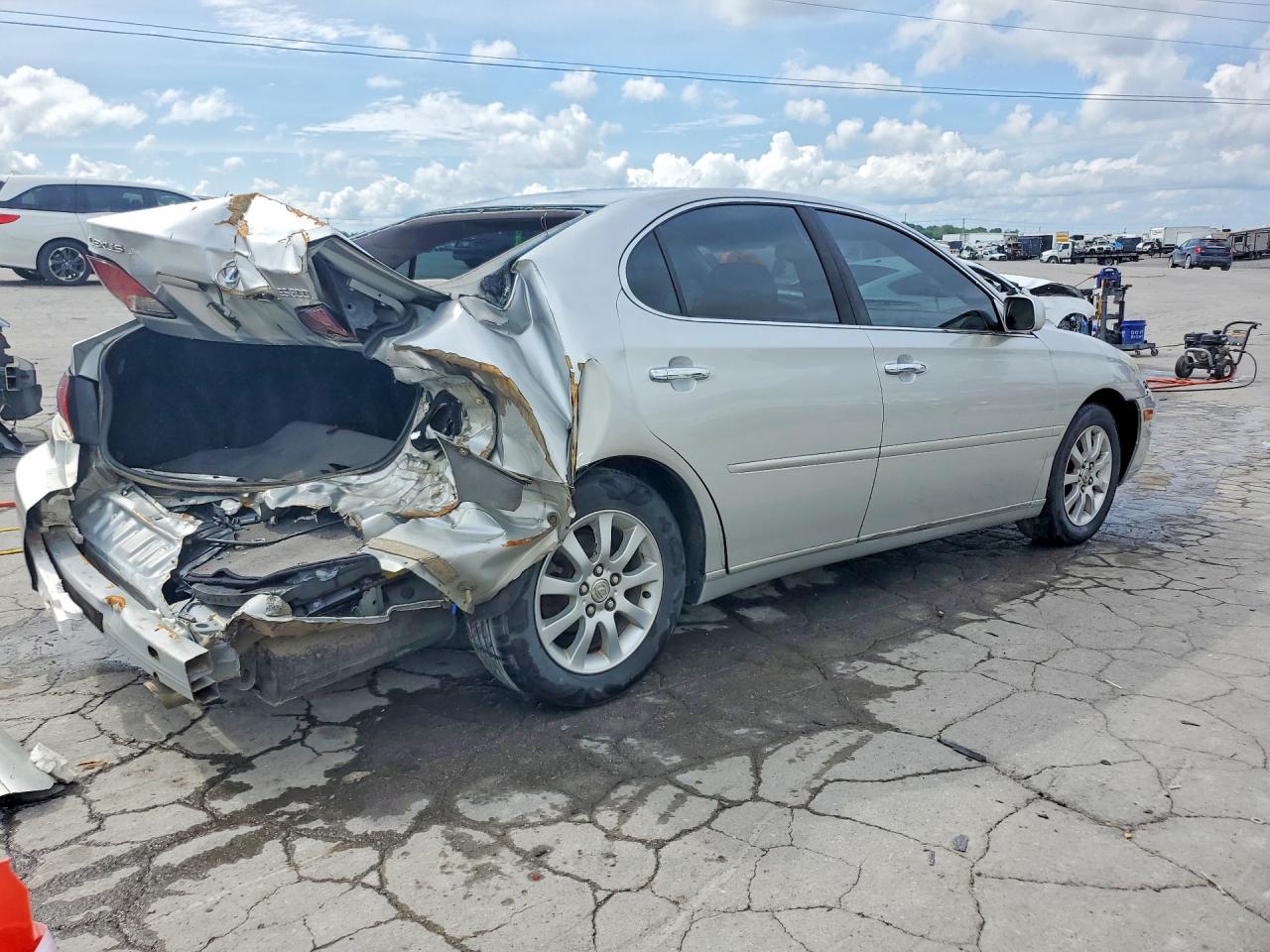 2002 Lexus Es 300 Silver vin: JTHBF30G425023582
