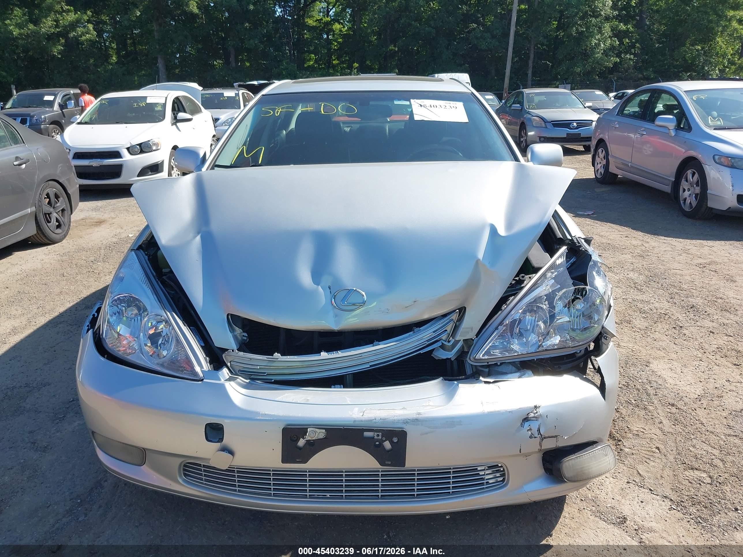 2002 Lexus Es 300   Silver vin: JTHBF30G520018226