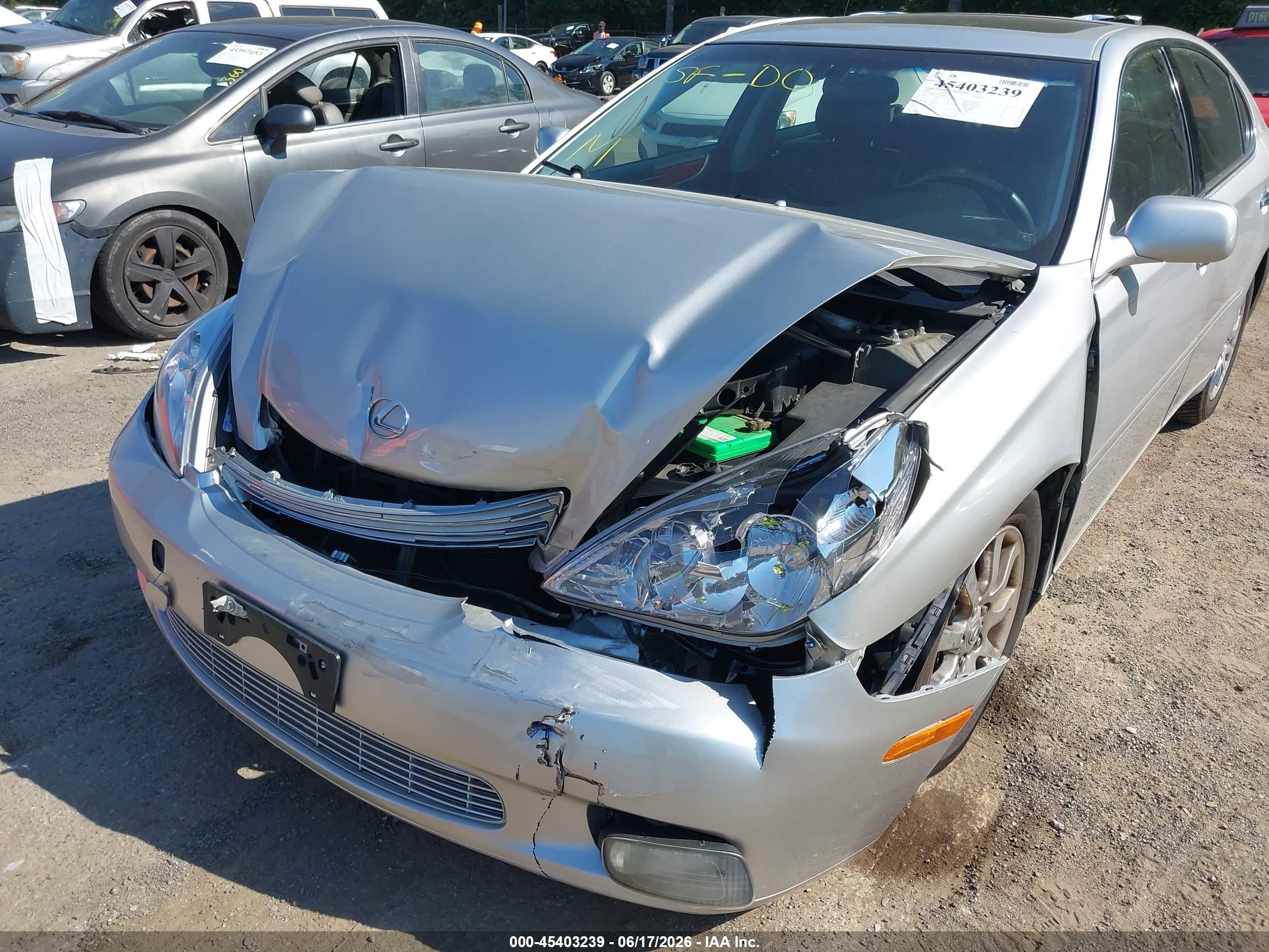 2002 Lexus Es 300   Silver vin: JTHBF30G520018226