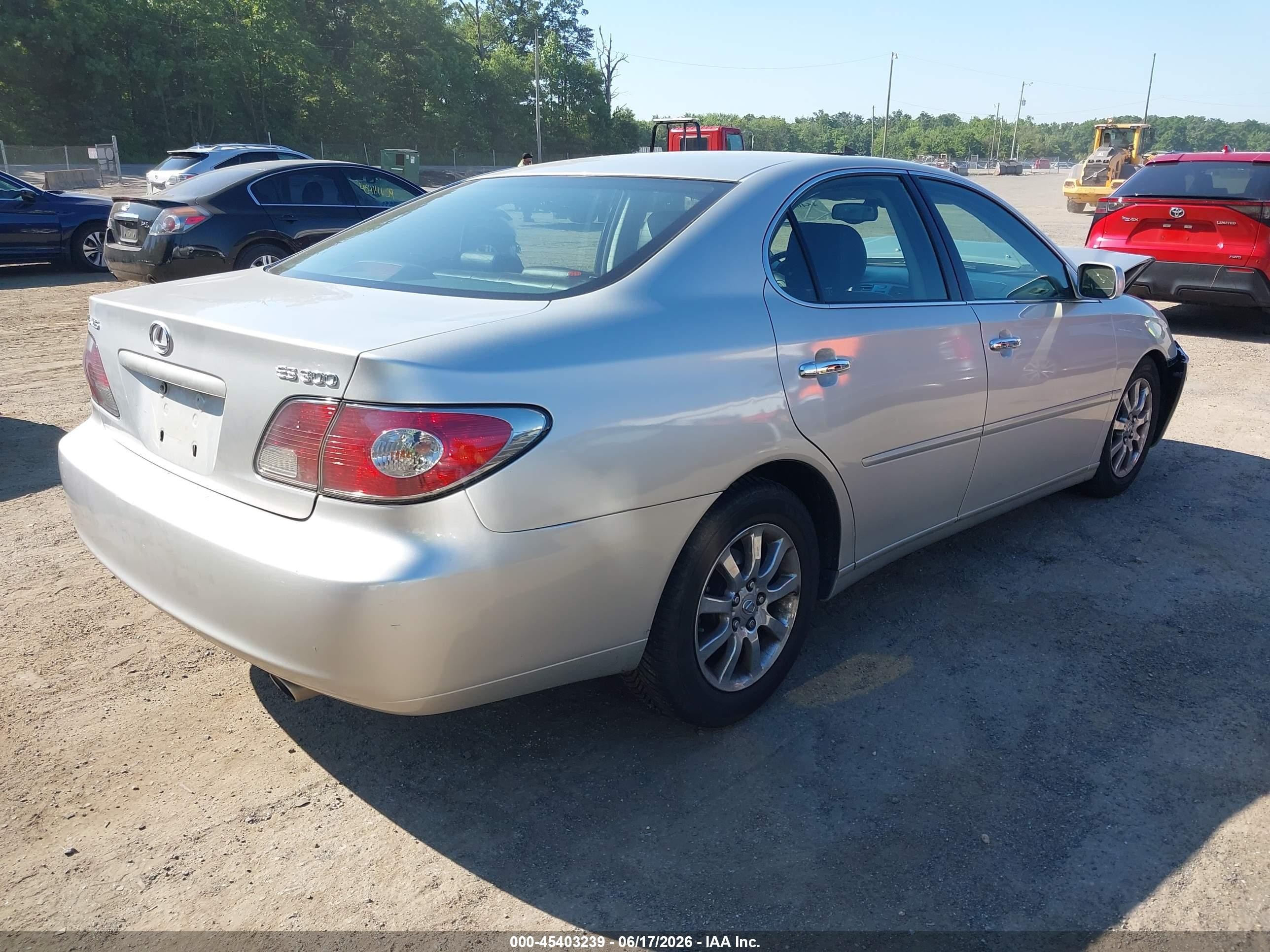 2002 Lexus Es 300   Silver vin: JTHBF30G520018226