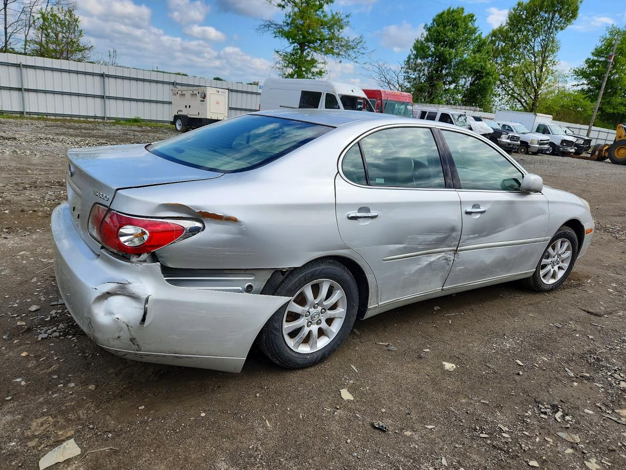 2002 Lexus Es 300 Silver vin: JTHBF30G520033955