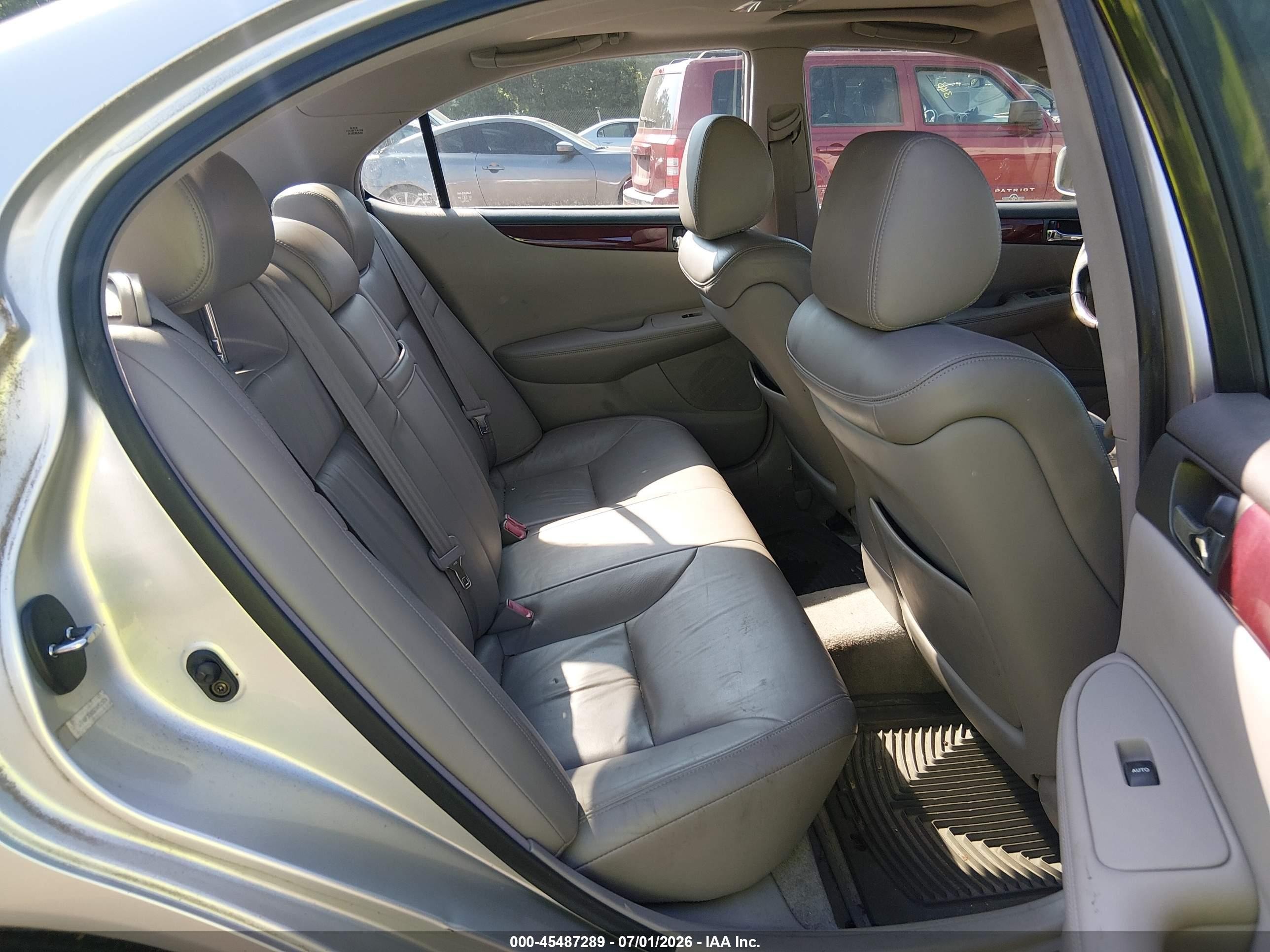 2002 Lexus Es 300   Silver vin: JTHBF30G520051579