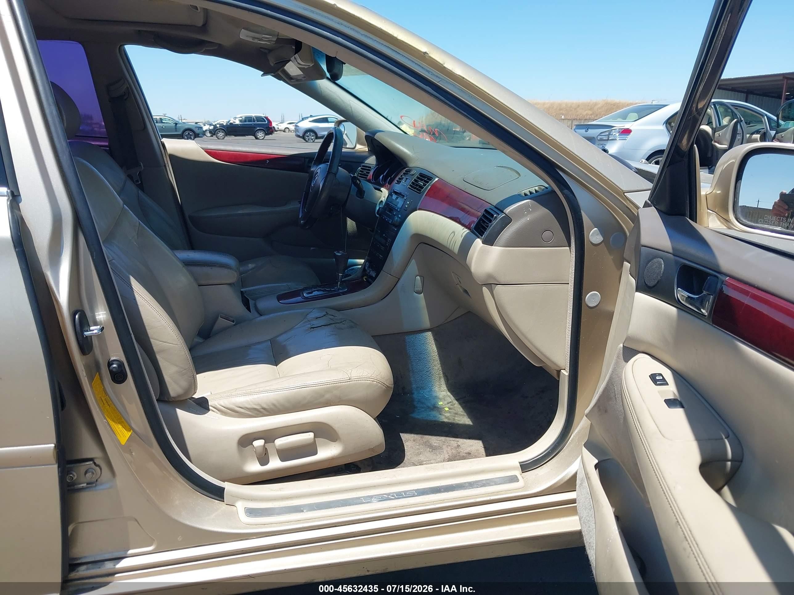 2002 Lexus Es 300   Gold vin: JTHBF30G520080502