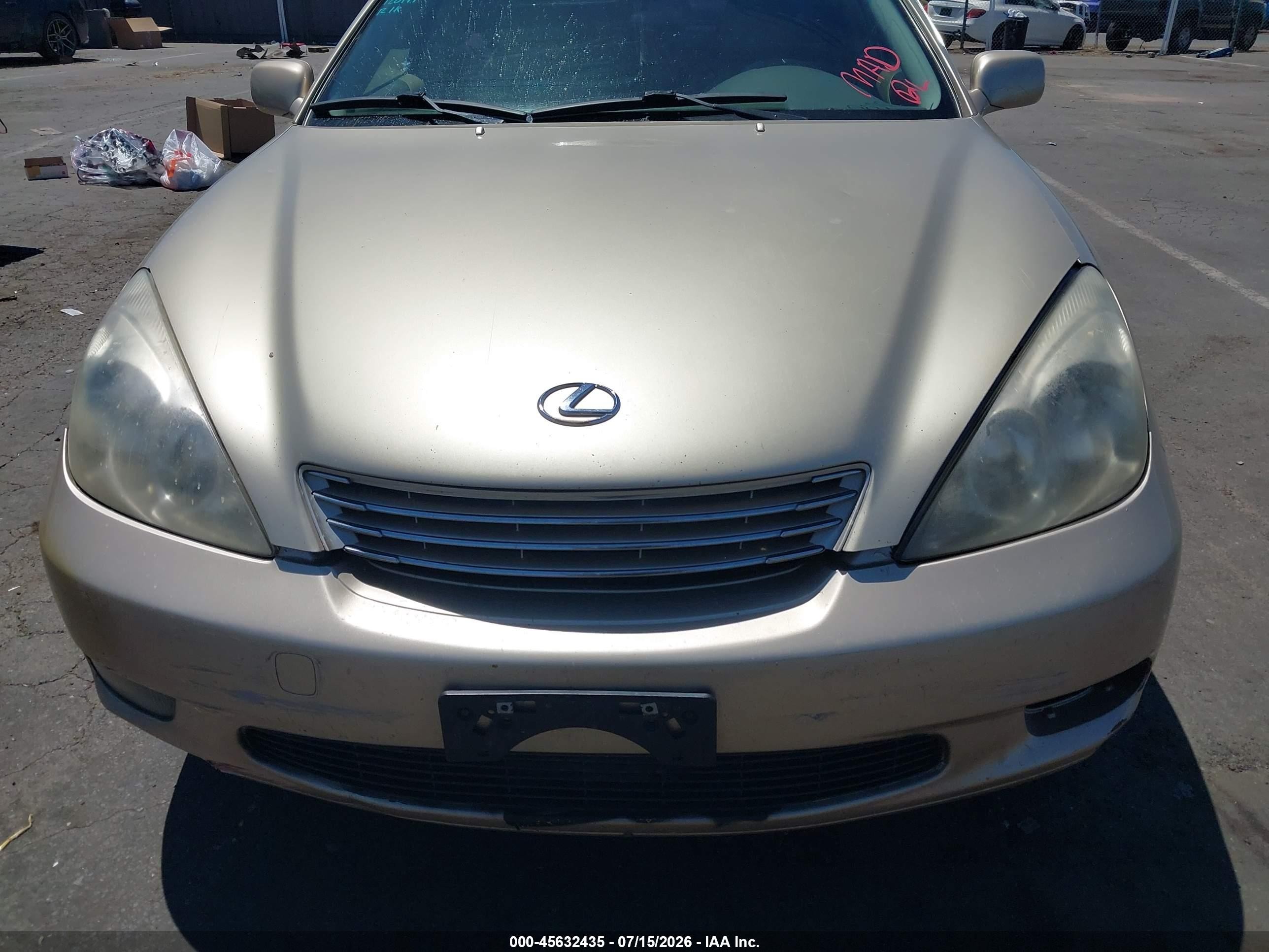 2002 Lexus Es 300   Gold vin: JTHBF30G520080502
