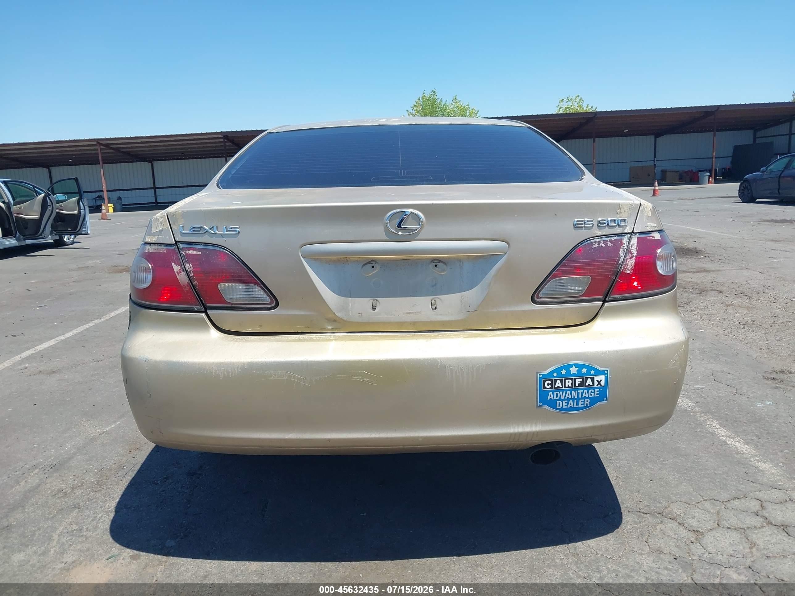 2002 Lexus Es 300   Gold vin: JTHBF30G520080502