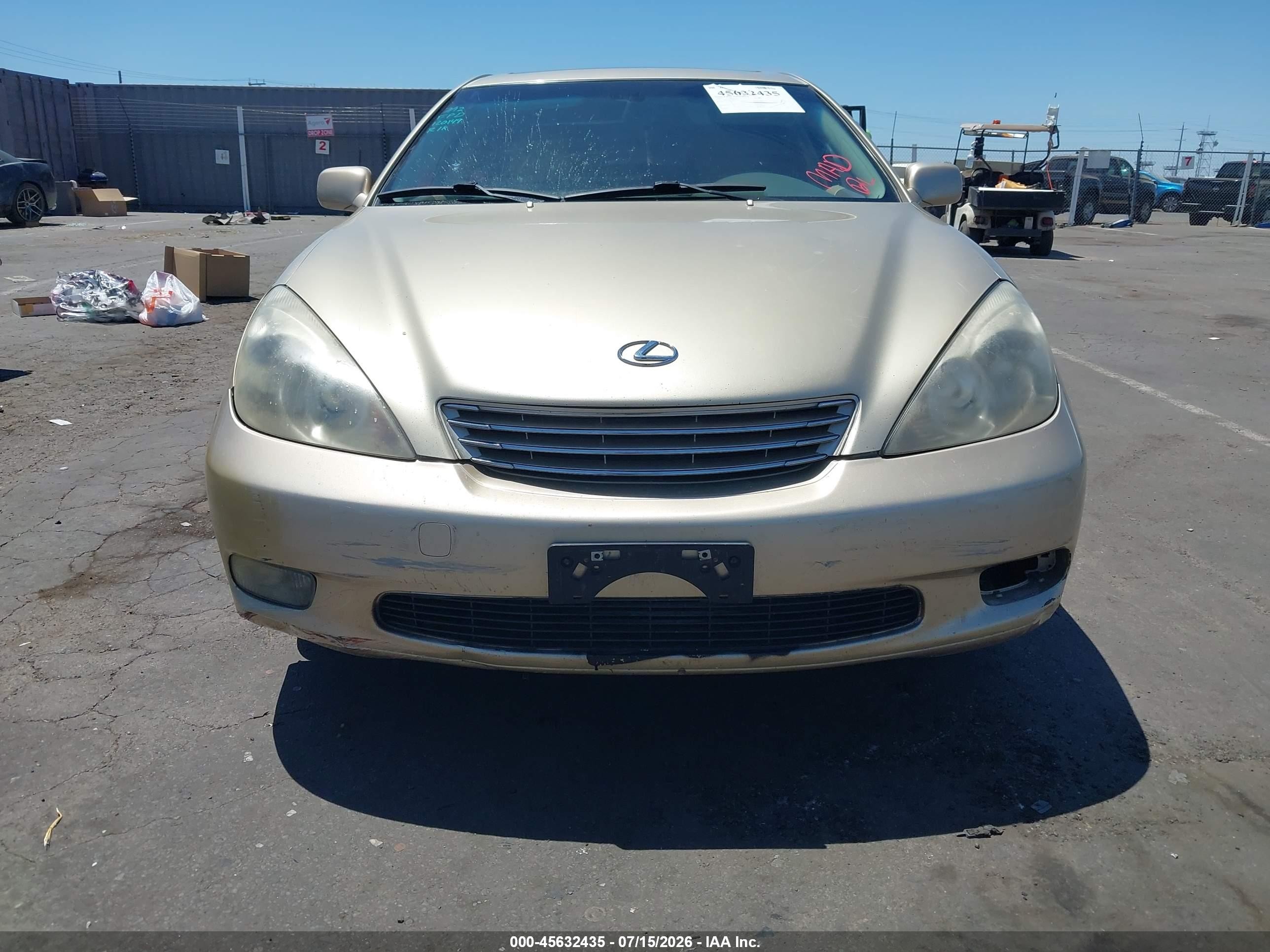 2002 Lexus Es 300   Gold vin: JTHBF30G520080502