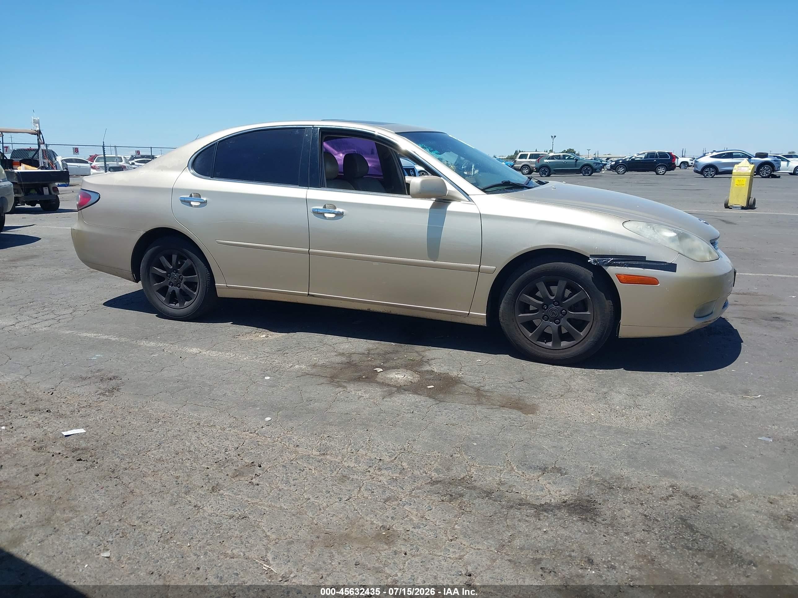 2002 Lexus Es 300   Gold vin: JTHBF30G520080502