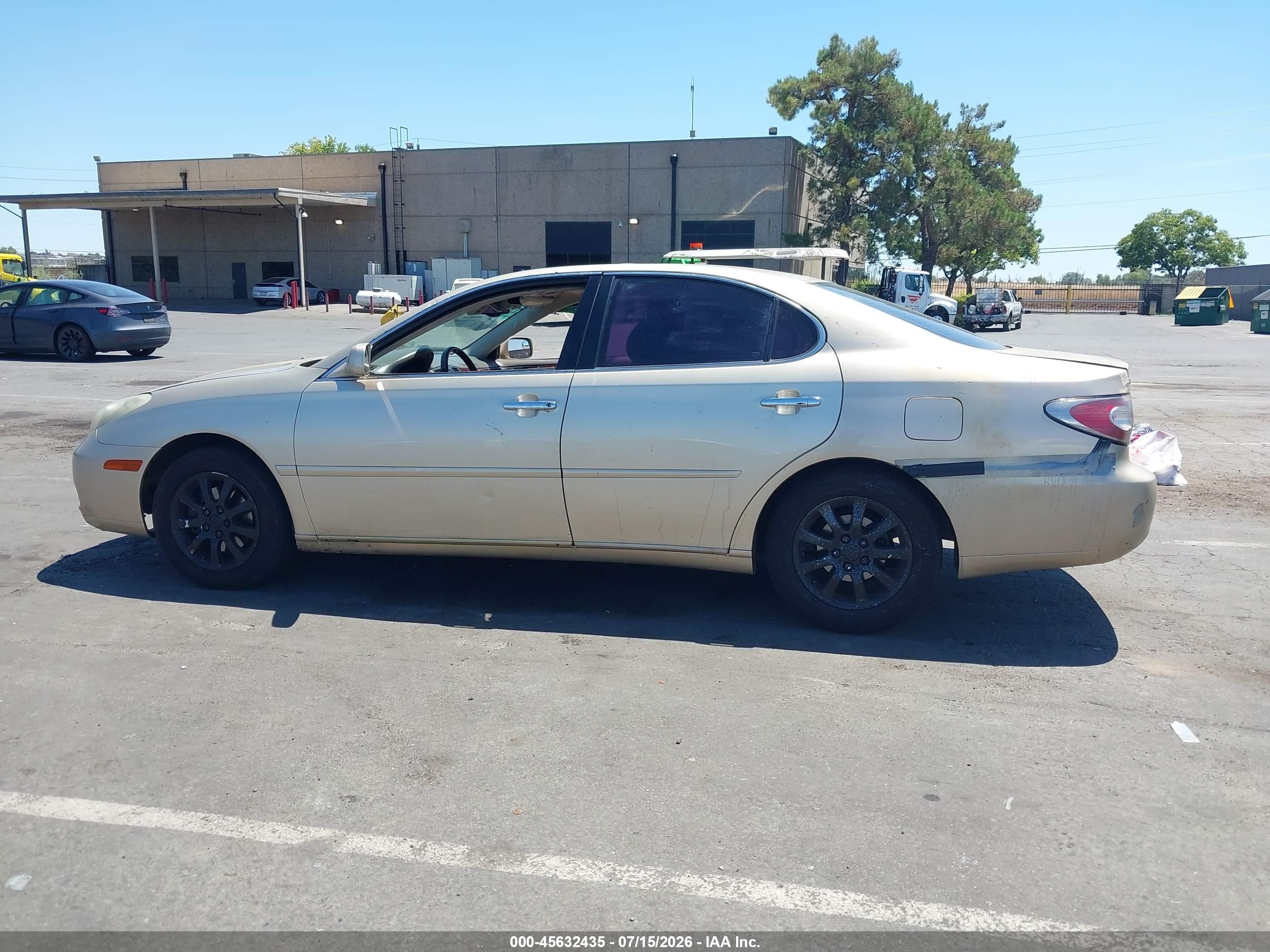 2002 Lexus Es 300   Gold vin: JTHBF30G520080502