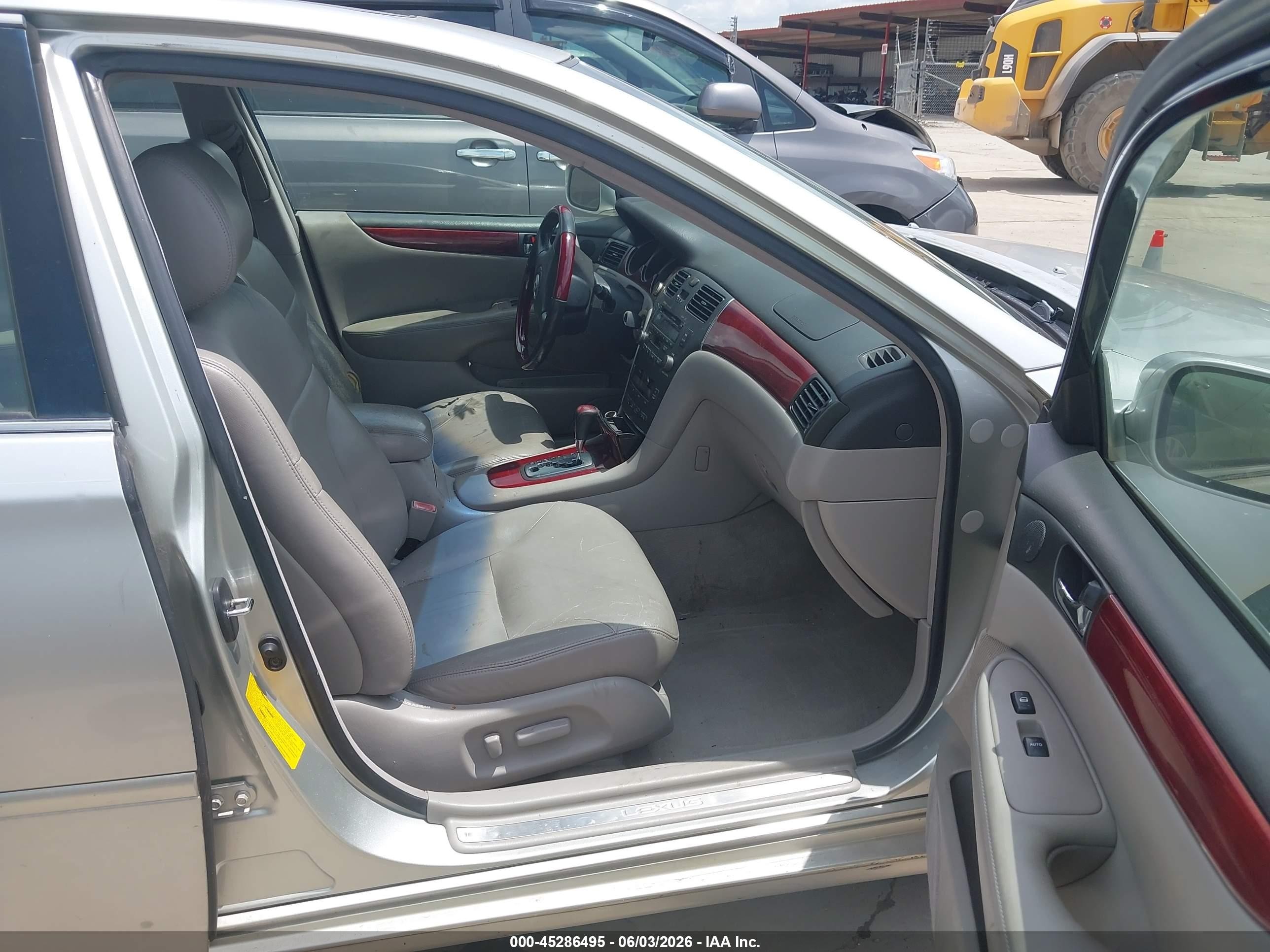 2002 Lexus Es 300 Silver vin: JTHBF30G520085652