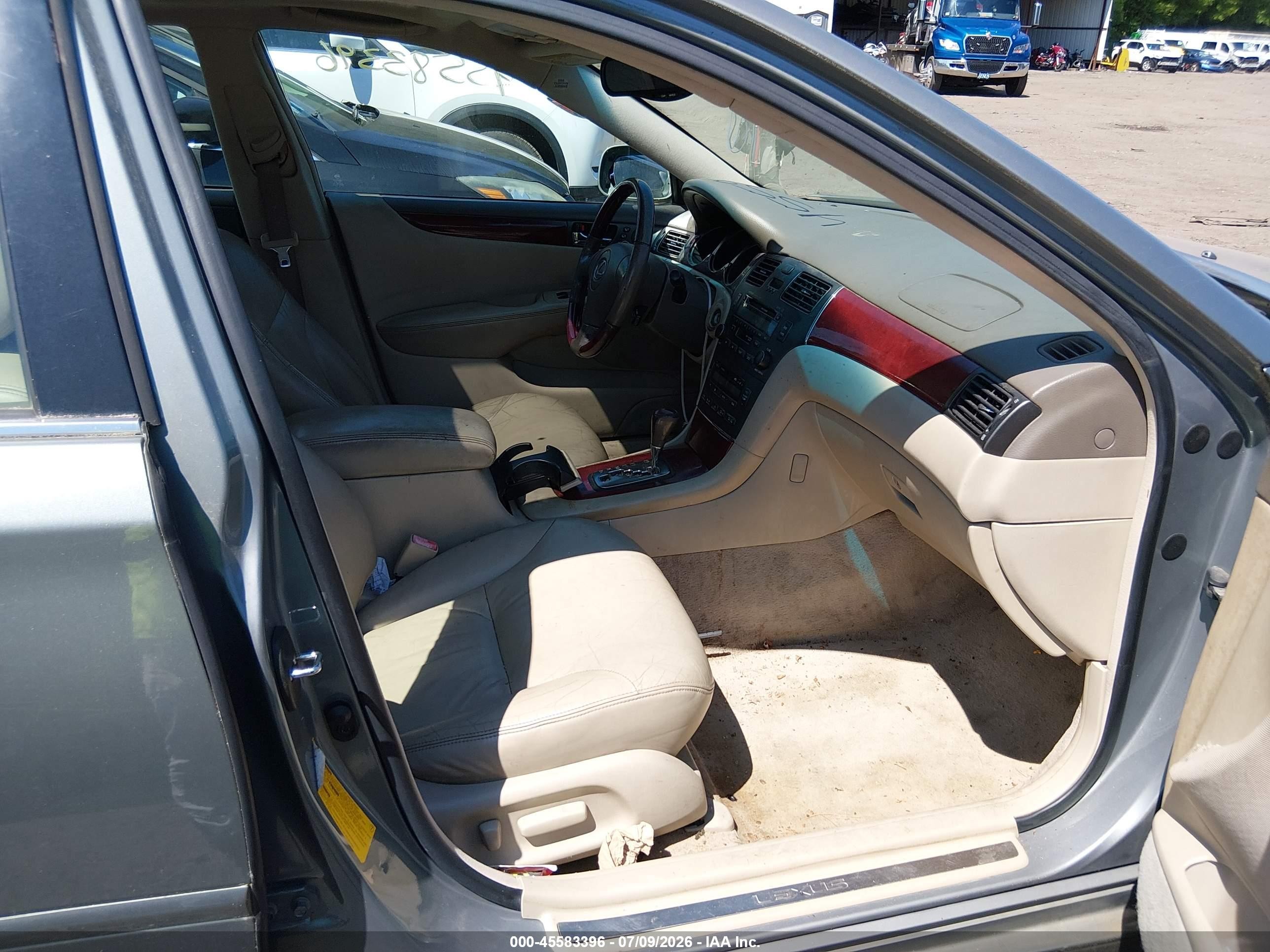 2003 Lexus Es 300 Silver vin: JTHBF30G530102578