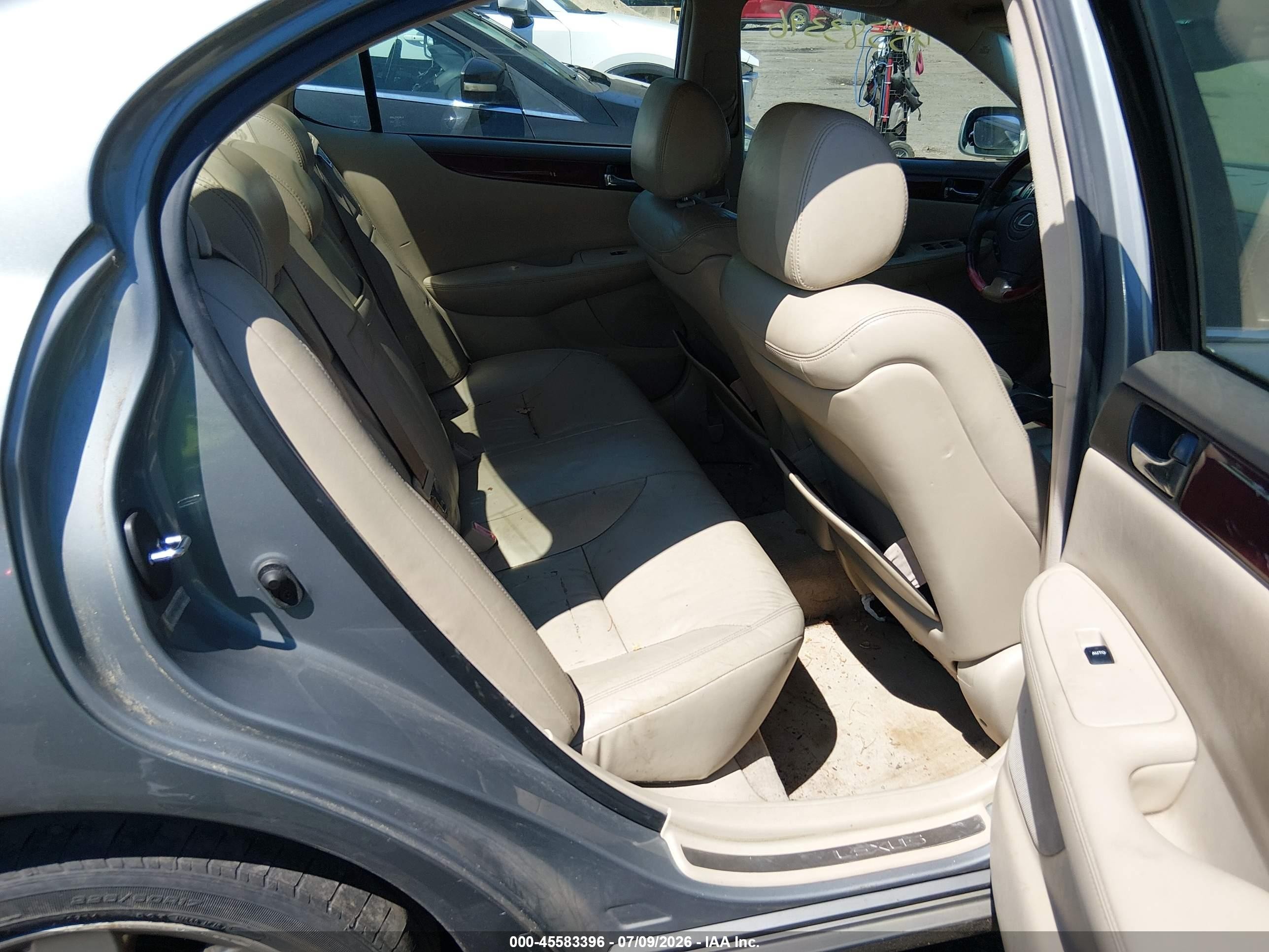 2003 Lexus Es 300 Silver vin: JTHBF30G530102578