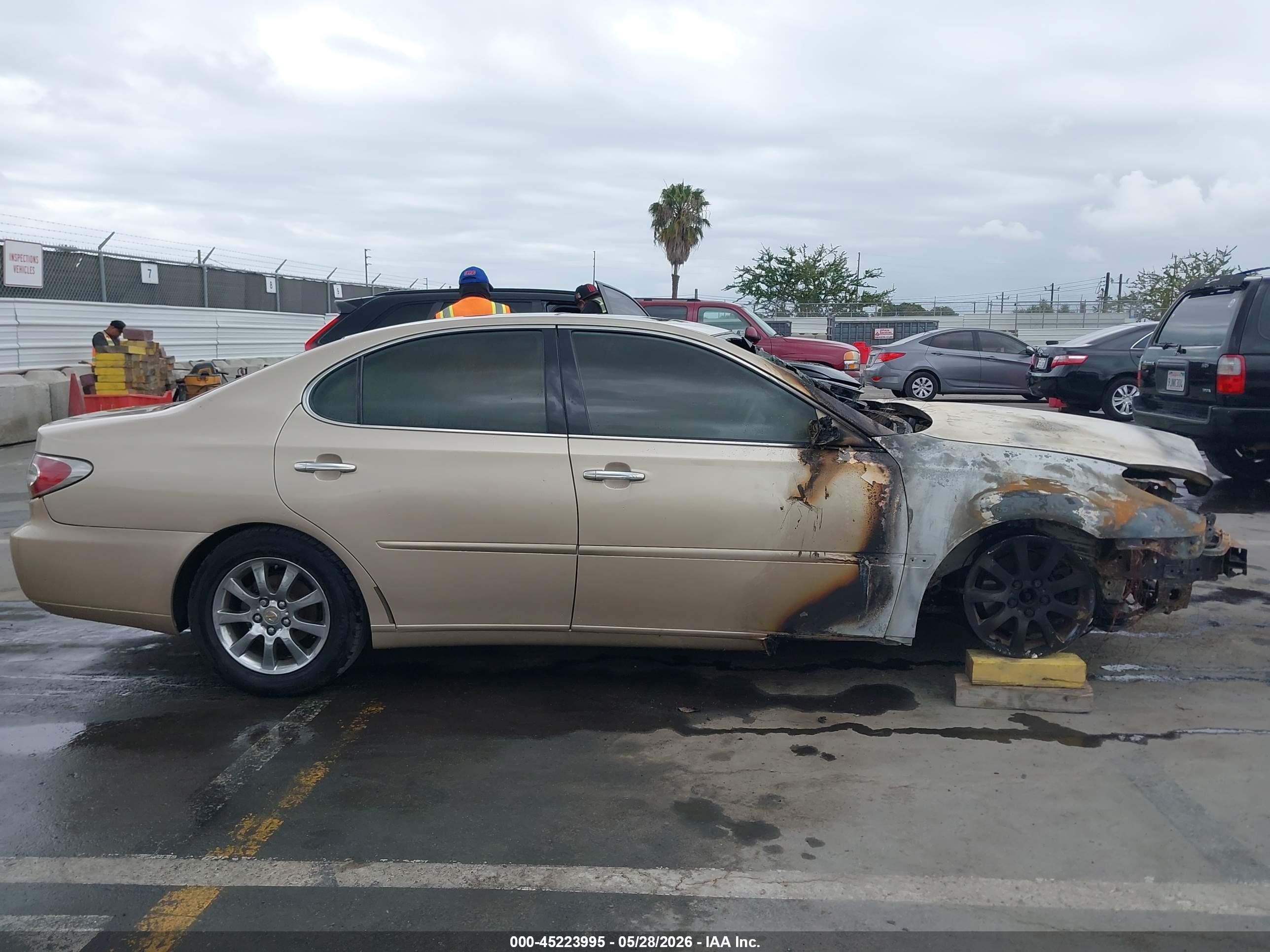 2003 Lexus Es 300 Beige vin: JTHBF30G530139601