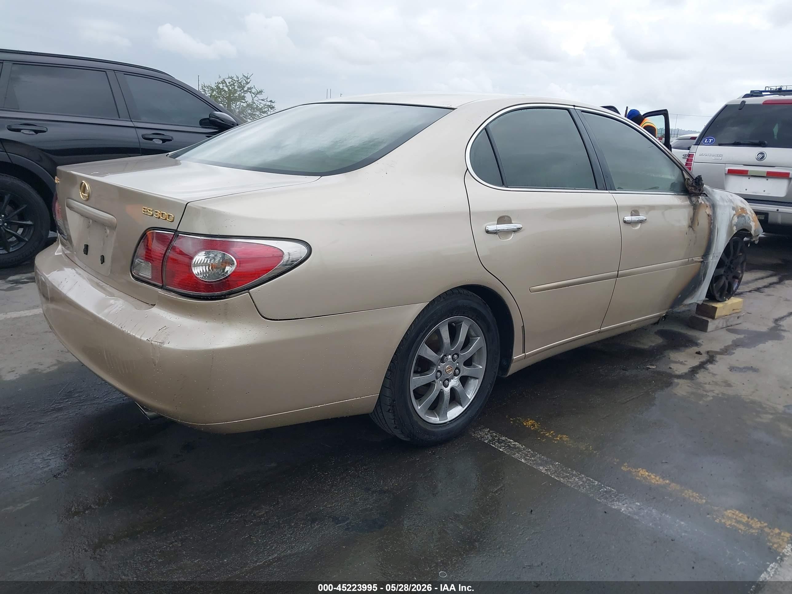 2003 Lexus Es 300 Beige vin: JTHBF30G530139601