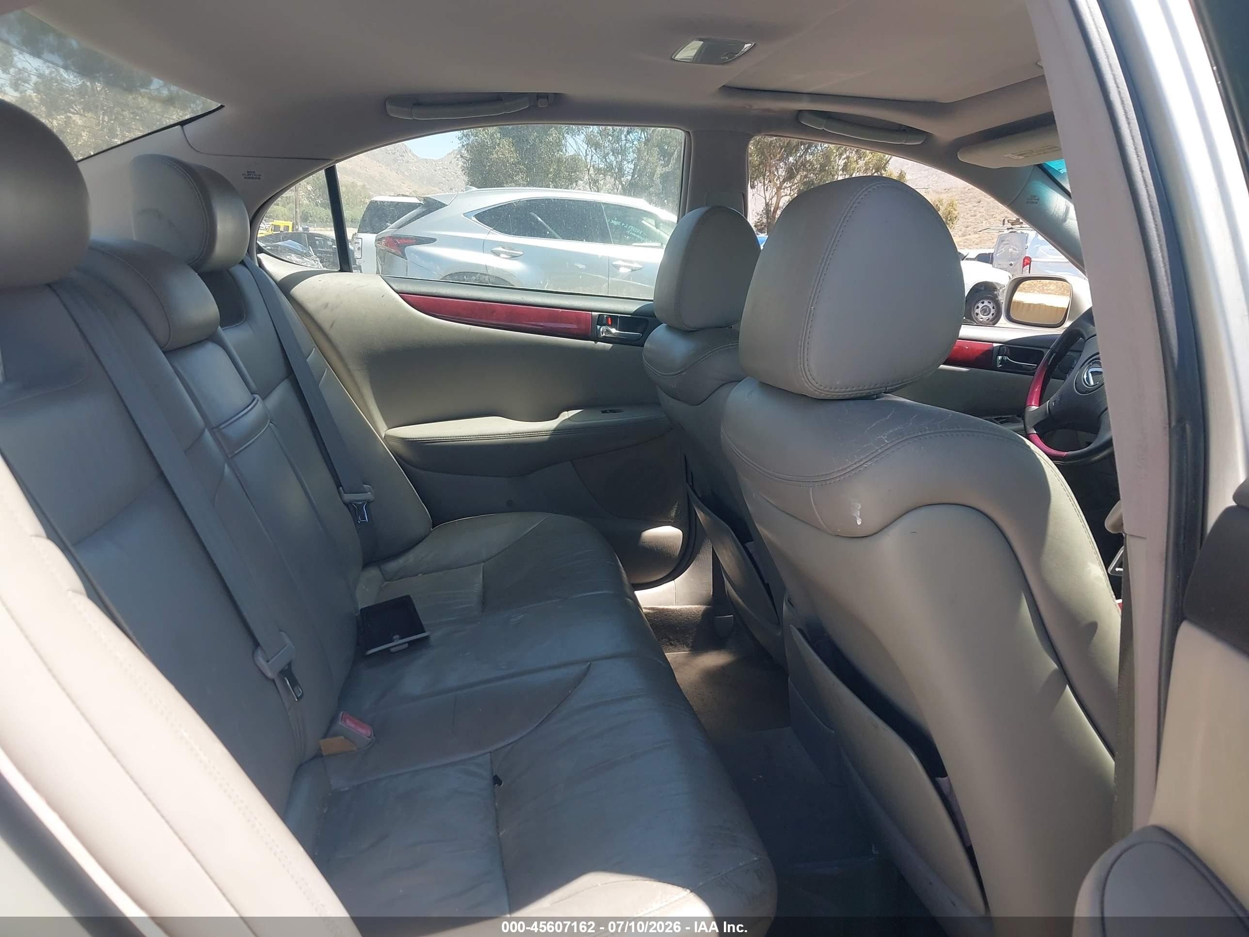 2003 Lexus Es 300   Серебряный vin: JTHBF30G536000873