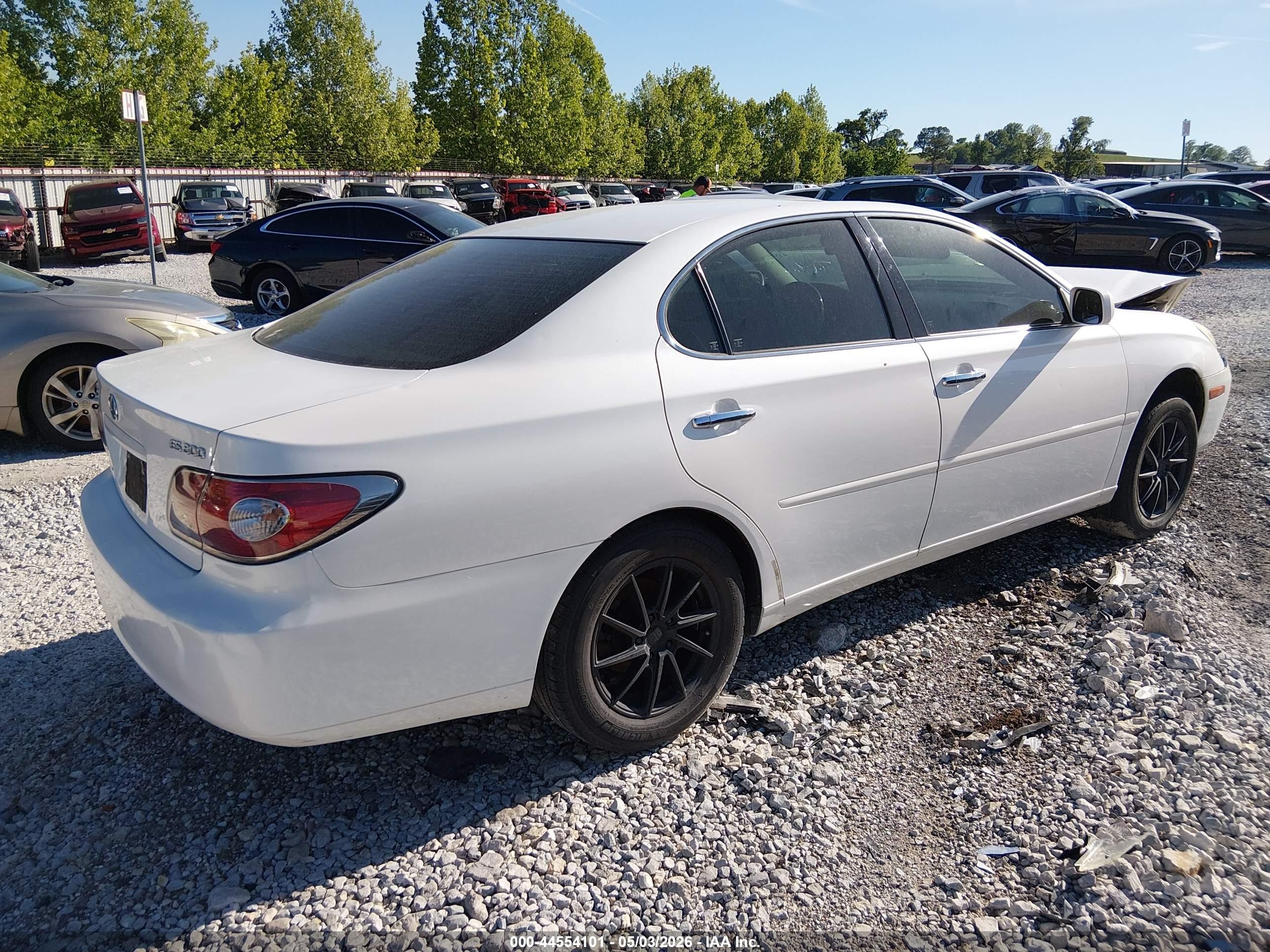 2002 Lexus Es 300   White vin: JTHBF30G620010796