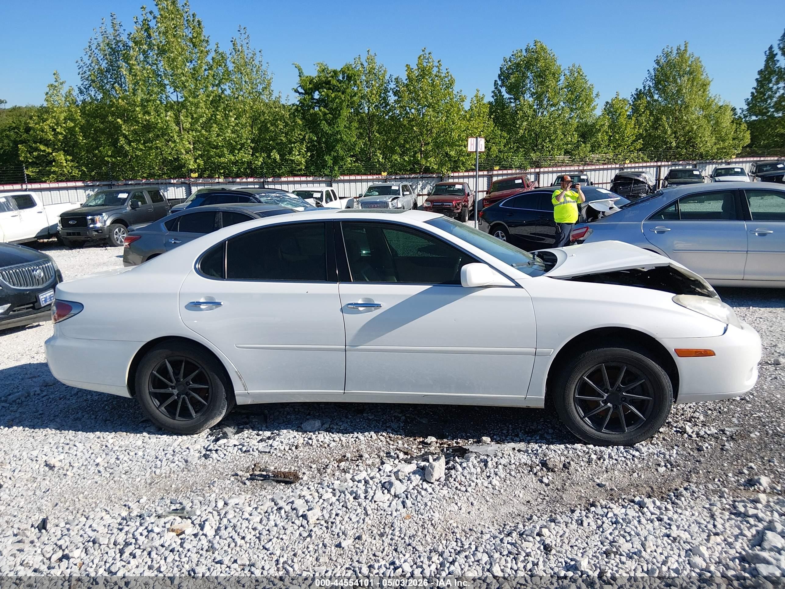 2002 Lexus Es 300   White vin: JTHBF30G620010796