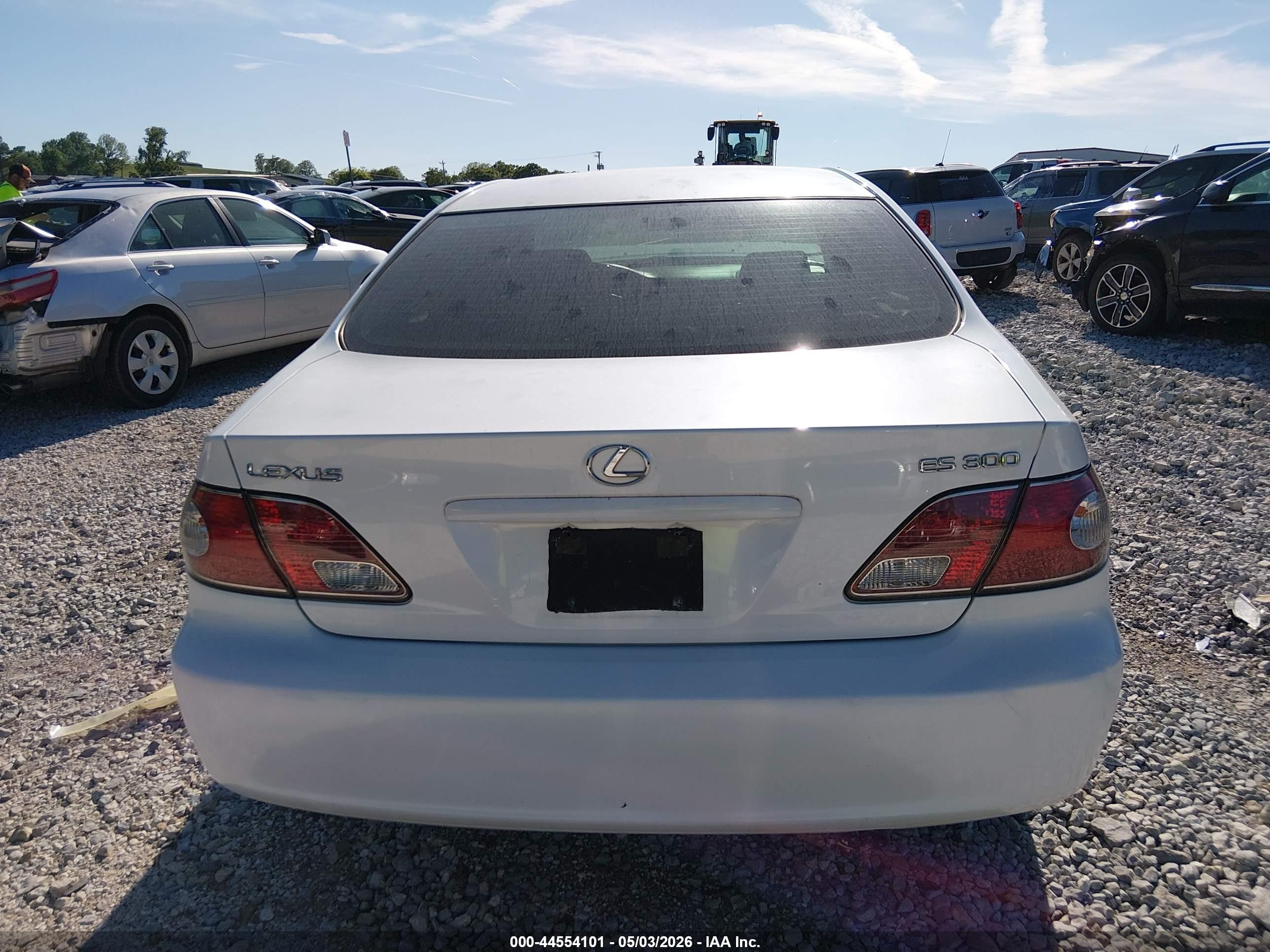 2002 Lexus Es 300   White vin: JTHBF30G620010796