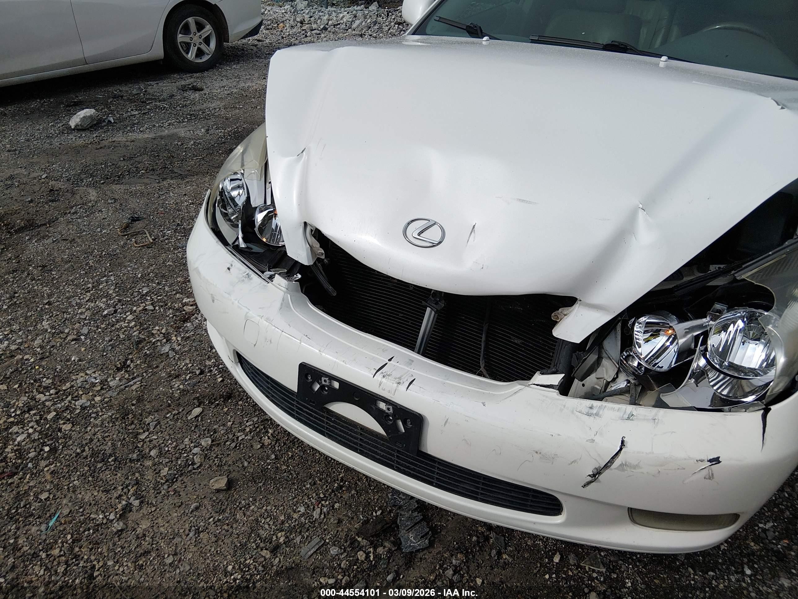 2002 Lexus Es 300   White vin: JTHBF30G620010796