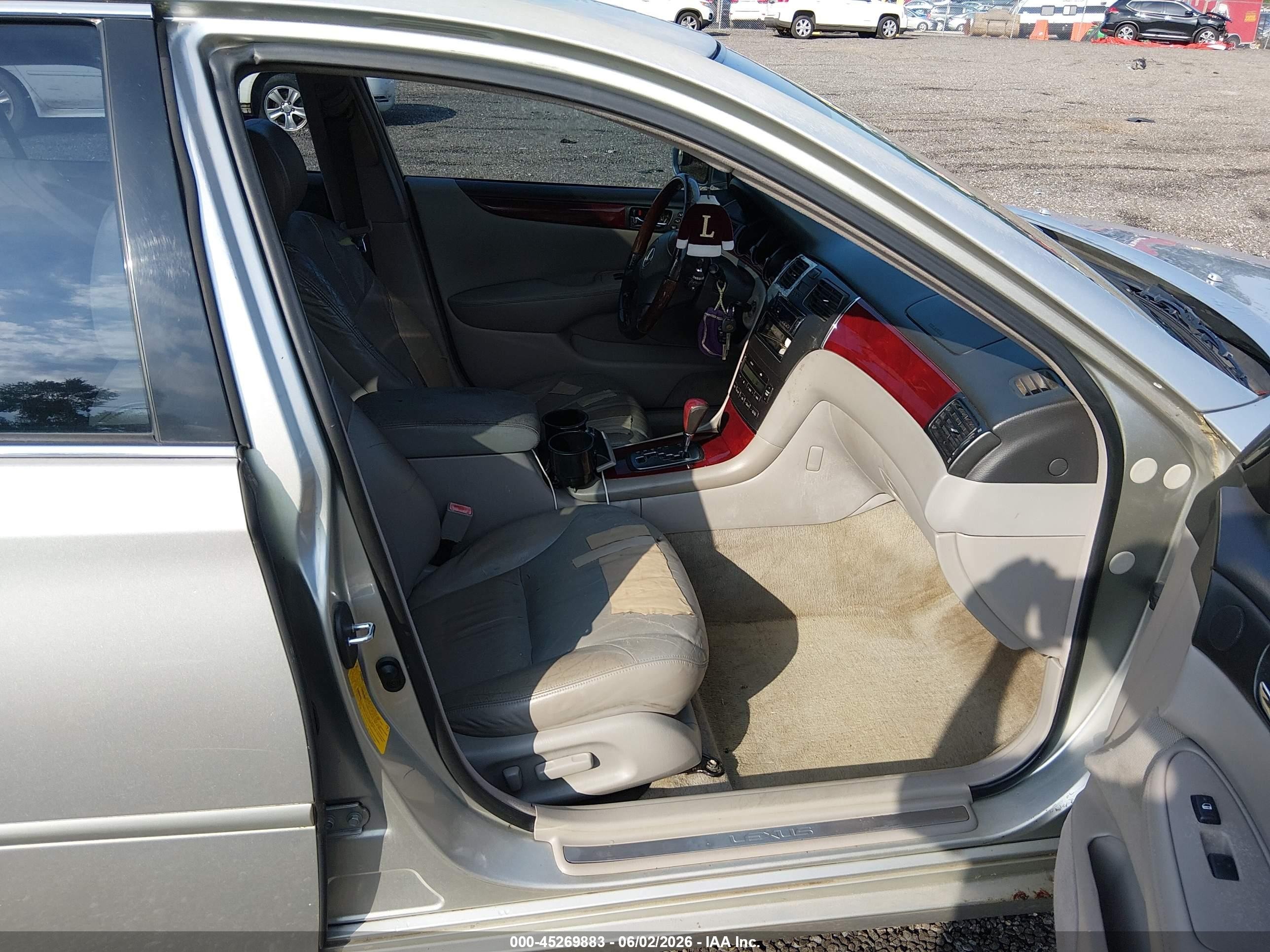 2002 Lexus Es 300   Silver vin: JTHBF30G625020425