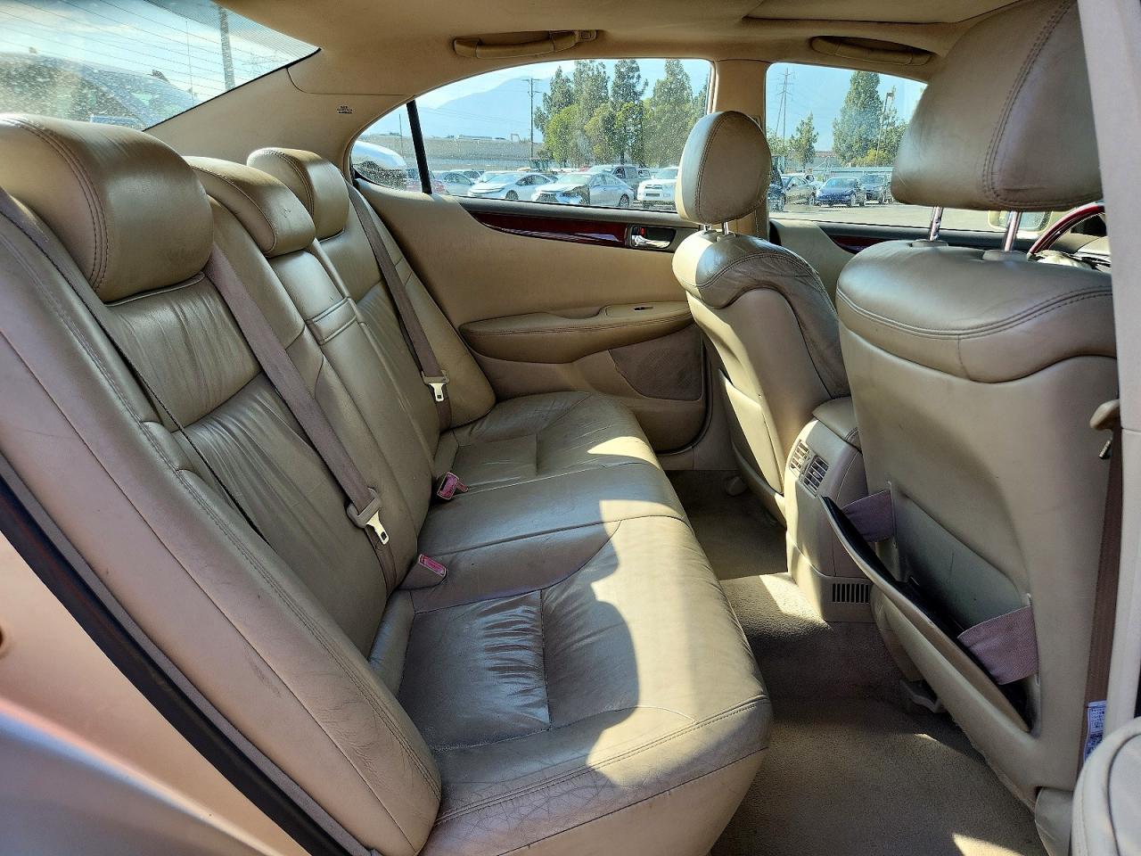 2003 Lexus Es 300 Gold vin: JTHBF30G636011297