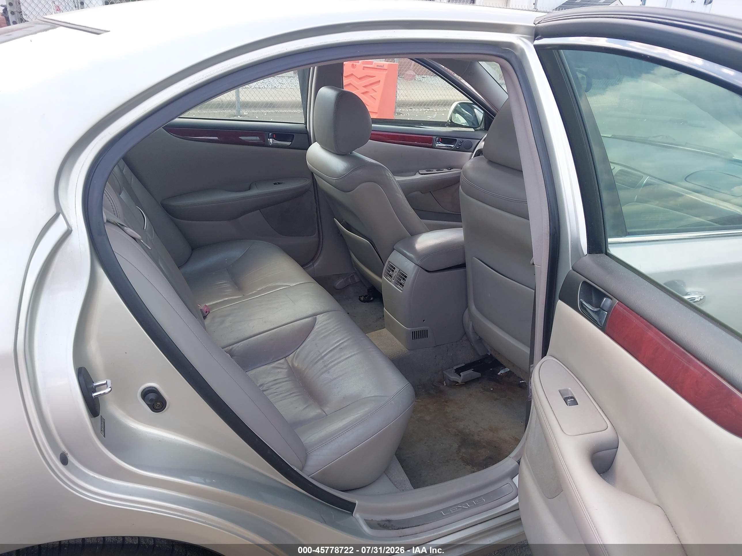 2003 Lexus Es 300 Silver vin: JTHBF30G636014720