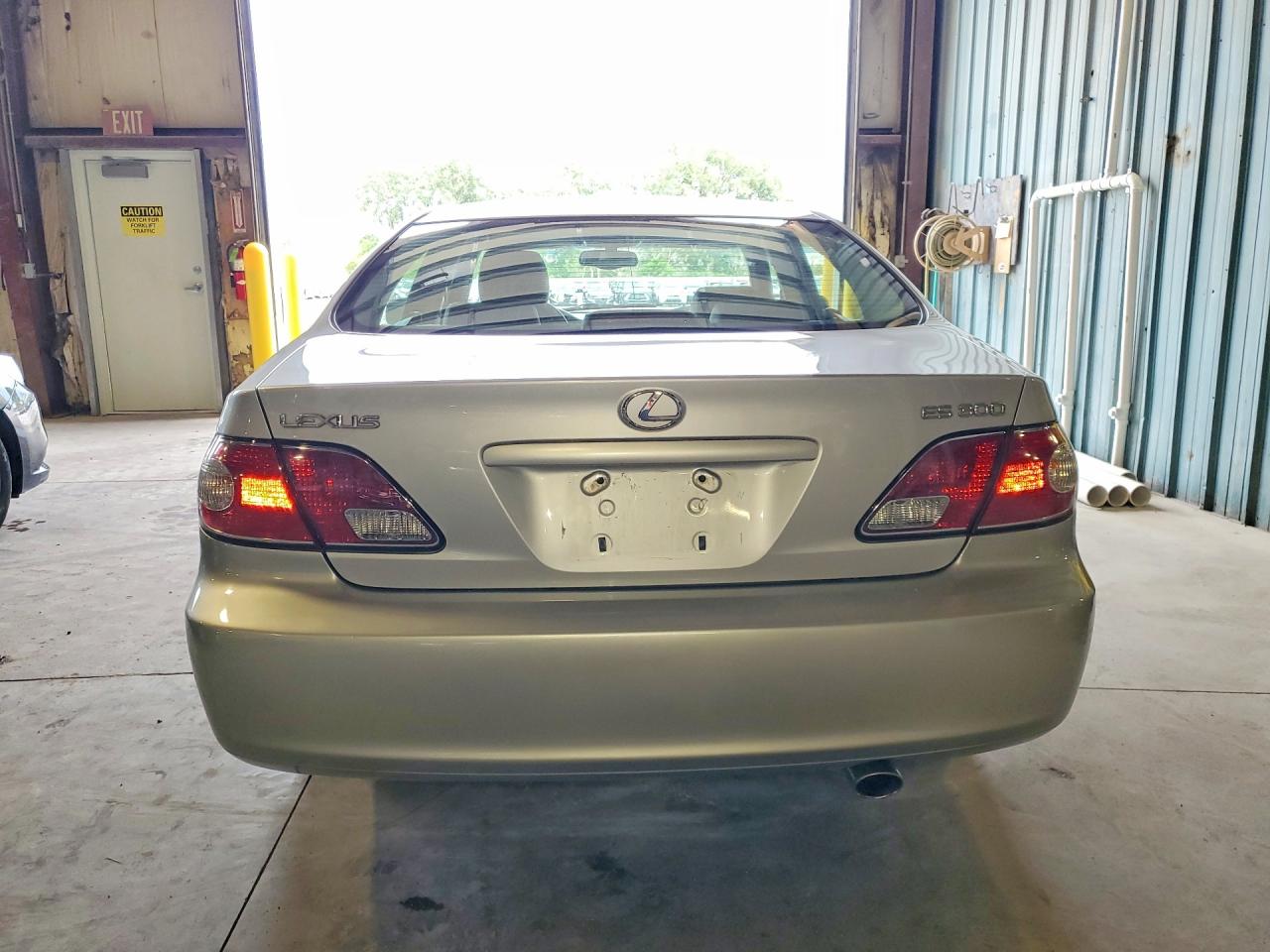 2002 Lexus Es 300 Silver vin: JTHBF30G725013077