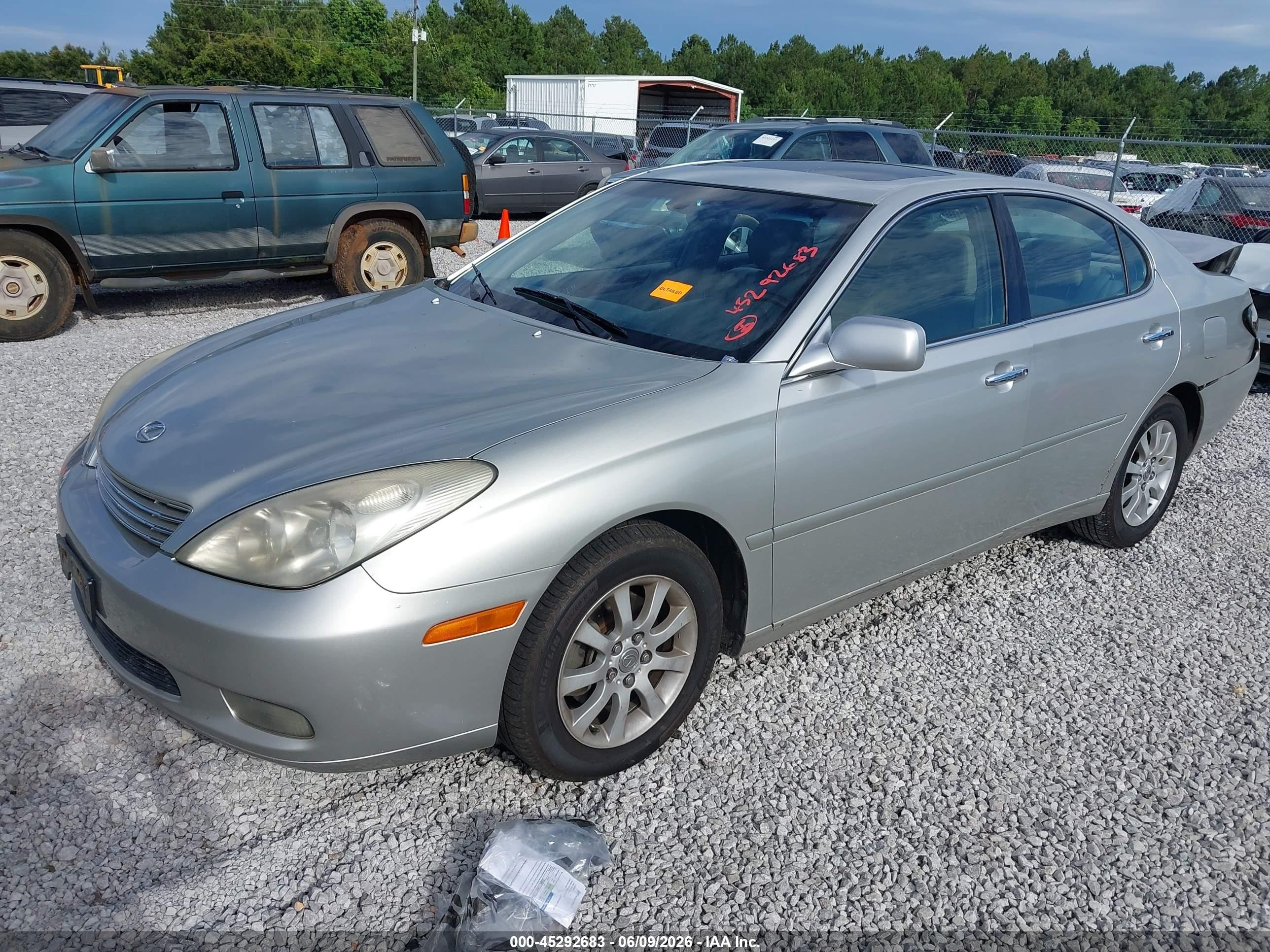 2002 Lexus Es 300   Silver vin: JTHBF30G820011027