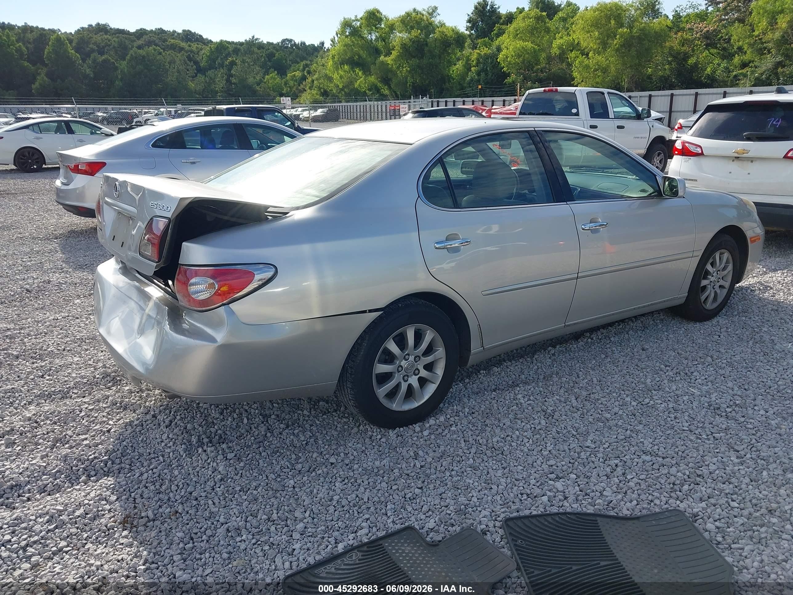 2002 Lexus Es 300   Silver vin: JTHBF30G820011027