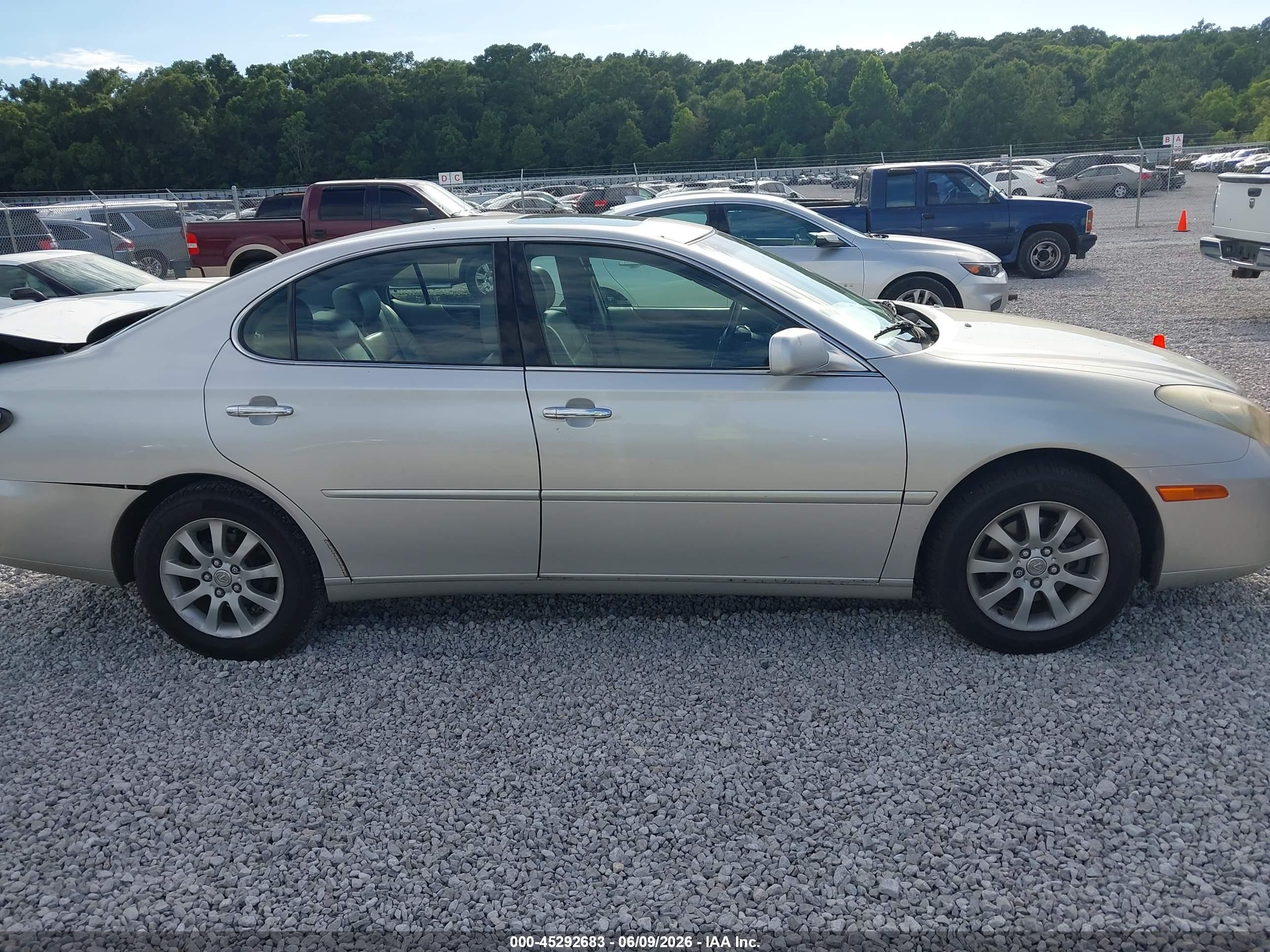 2002 Lexus Es 300   Silver vin: JTHBF30G820011027