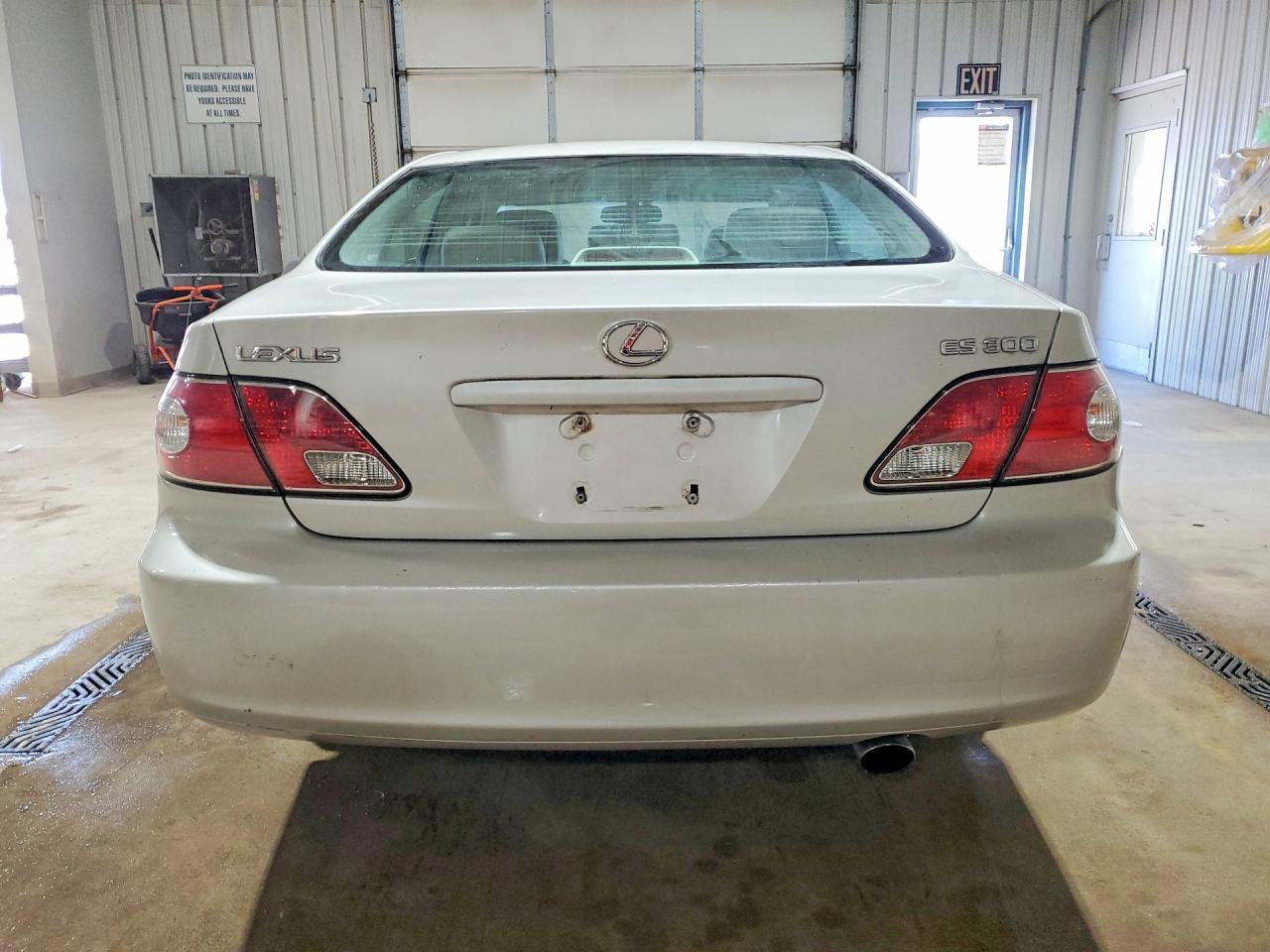 2002 Lexus Es 300 Base Beige vin: JTHBF30G820063628