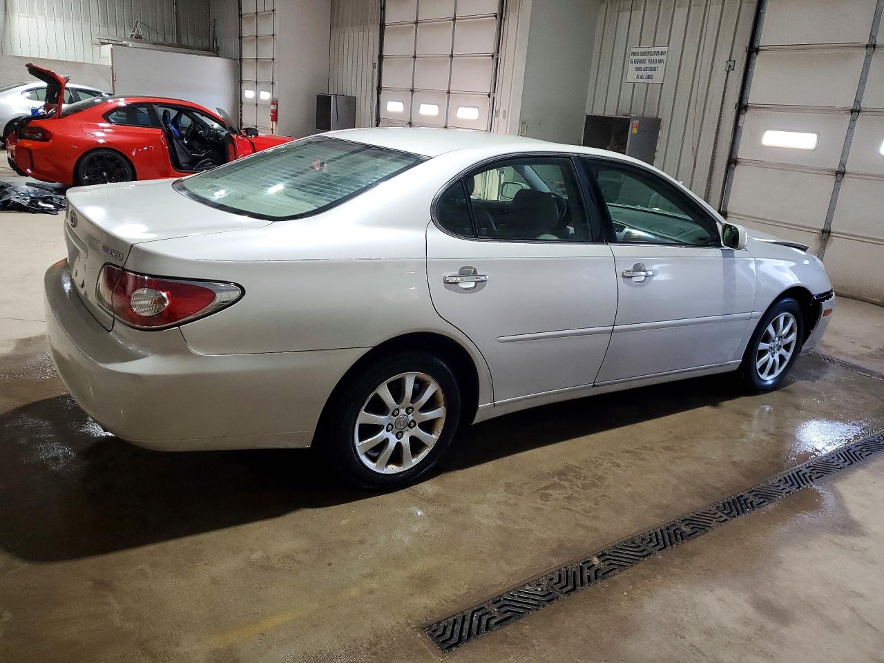 2002 Lexus Es 300 Base Beige vin: JTHBF30G820063628