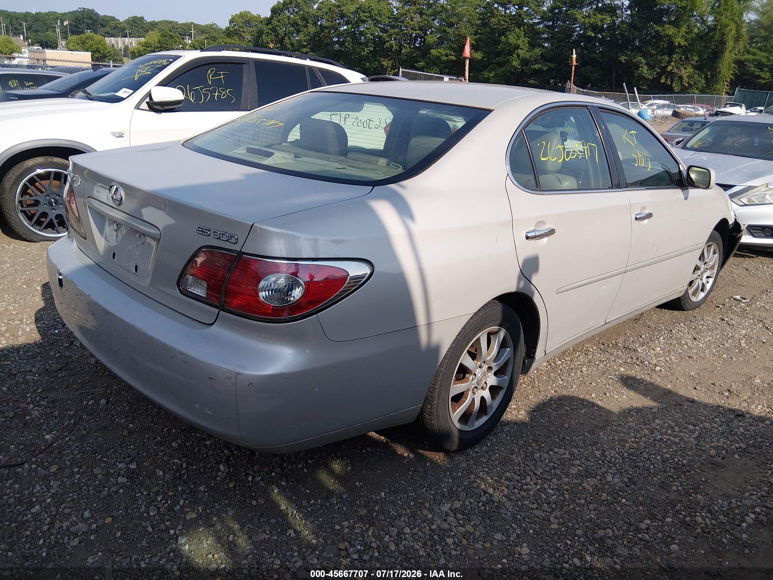 2002 Lexus Es 300   White vin: JTHBF30G825021303