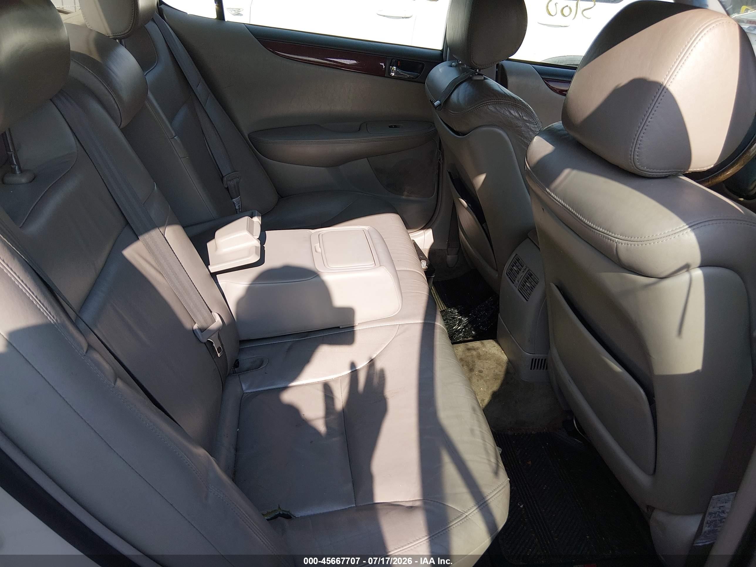 2002 Lexus Es 300   White vin: JTHBF30G825021303