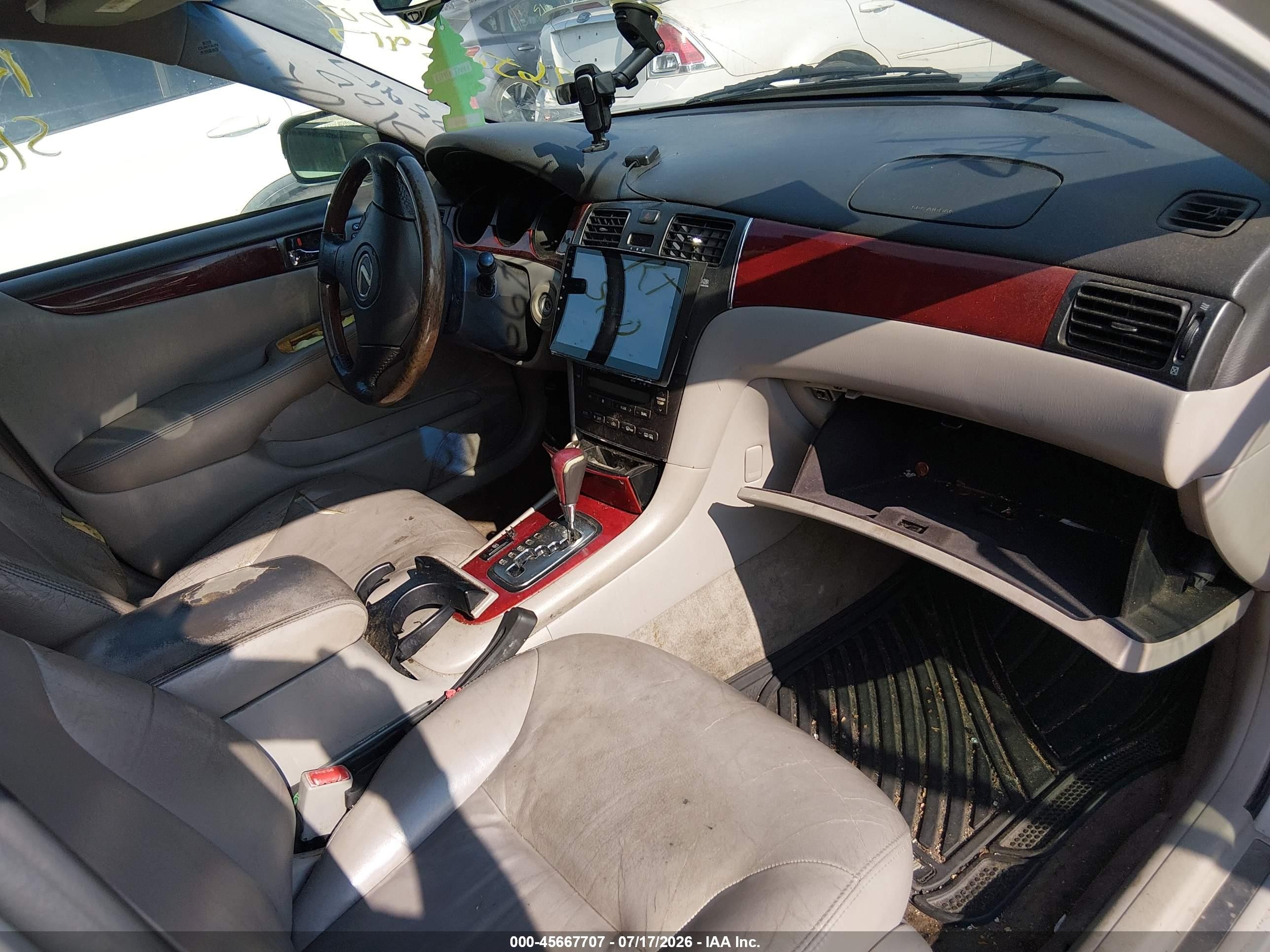 2002 Lexus Es 300   White vin: JTHBF30G825021303