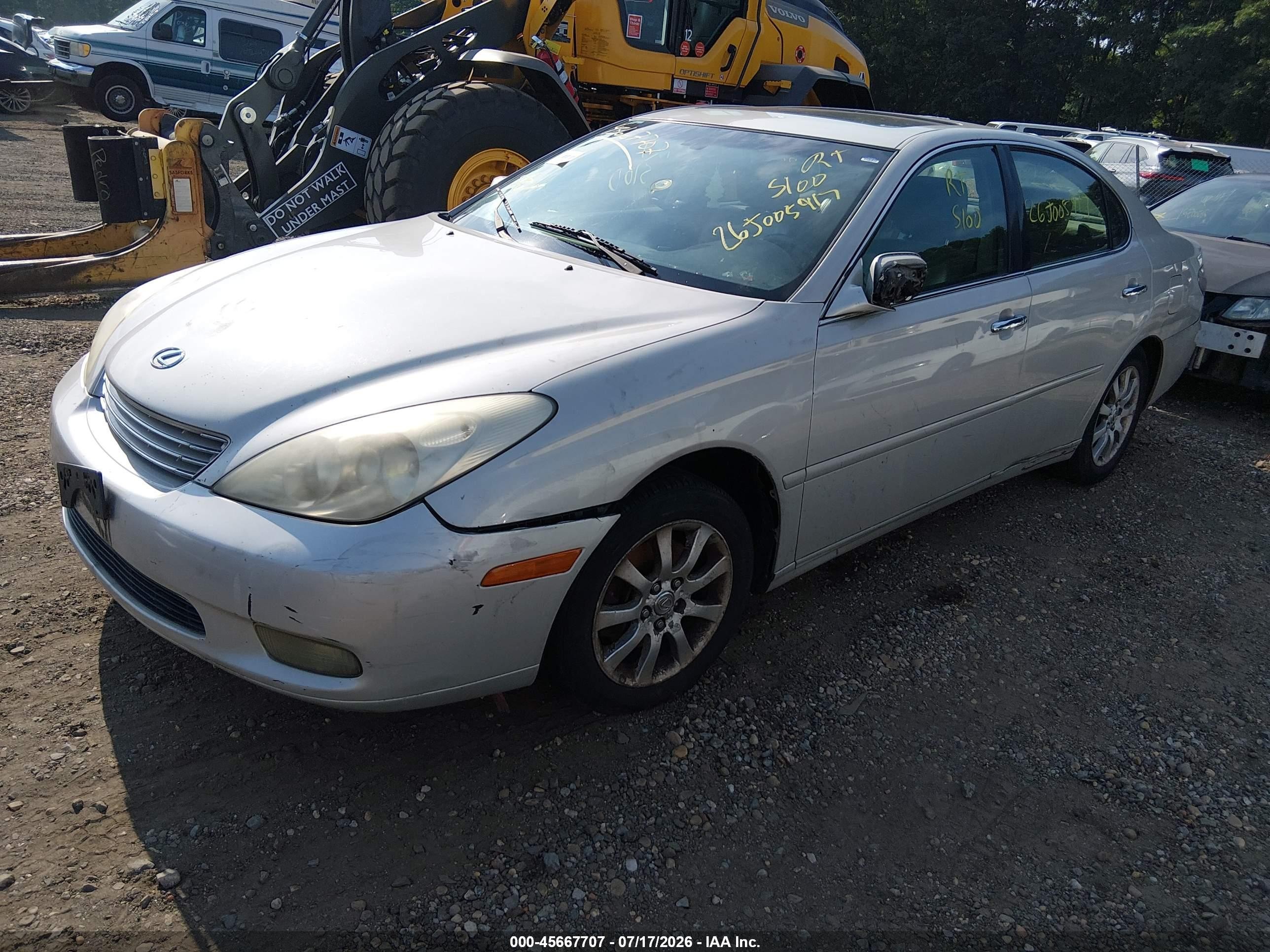 2002 Lexus Es 300   White vin: JTHBF30G825021303