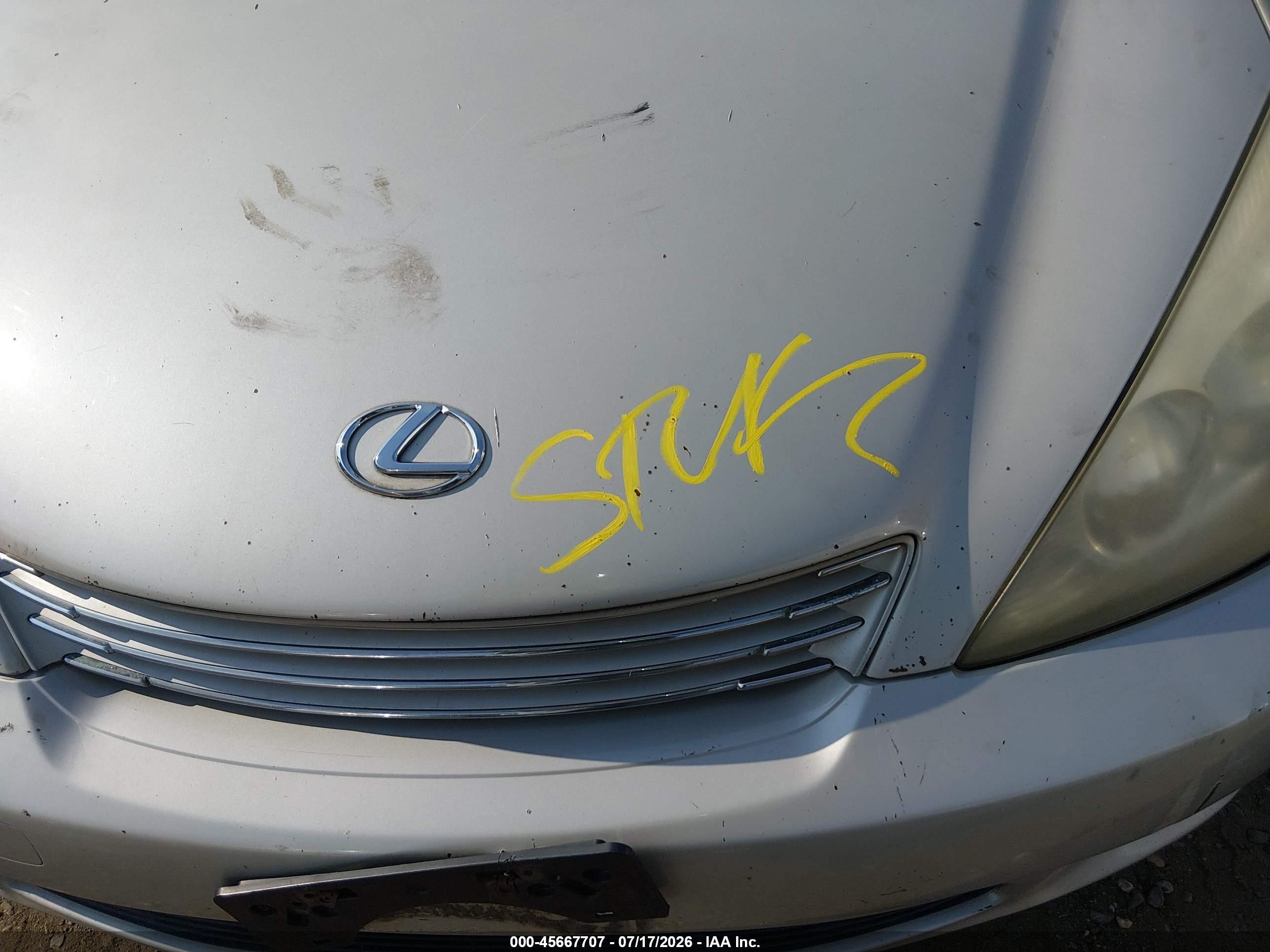 2002 Lexus Es 300   White vin: JTHBF30G825021303