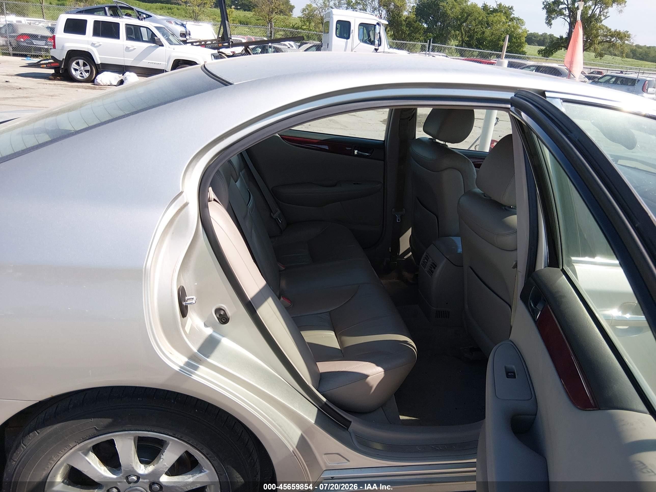 2002 Lexus Es 300 Silver vin: JTHBF30G825024251