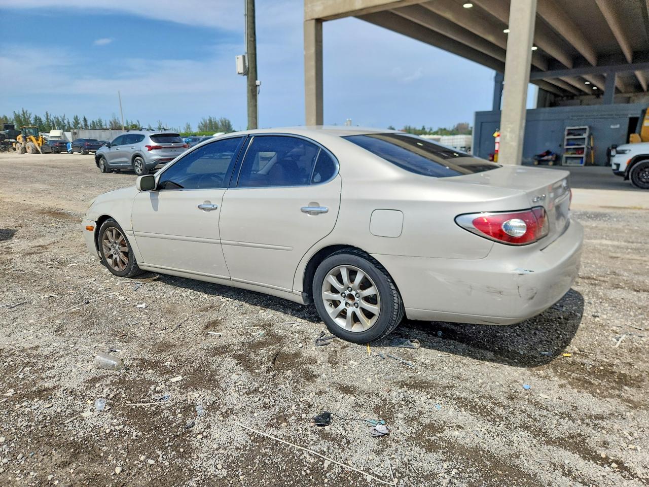 2002 Lexus Es 300 Gold vin: JTHBF30G920043047