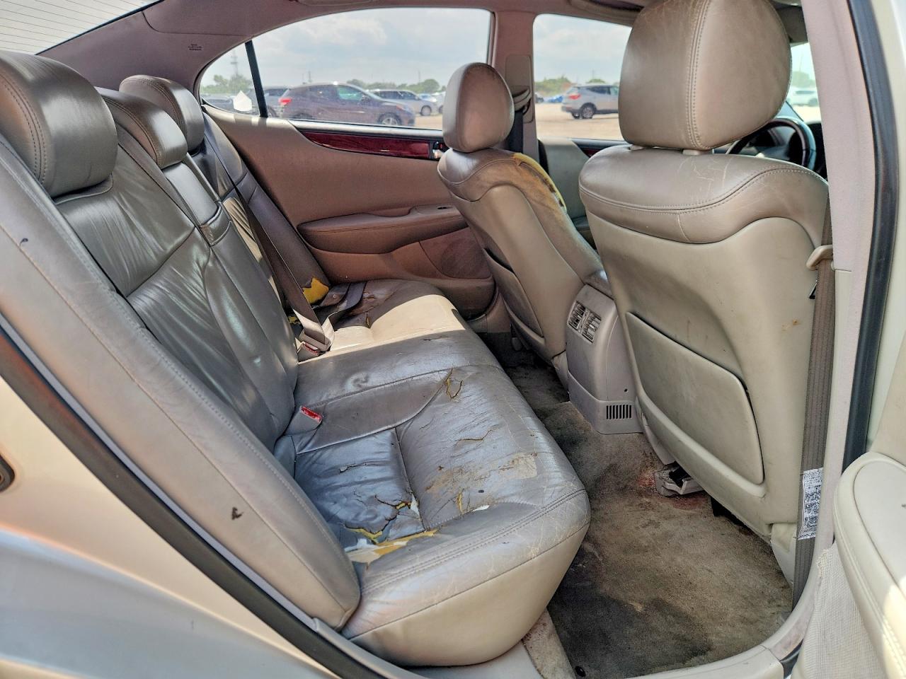 2002 Lexus Es 300 Gold vin: JTHBF30G920043047