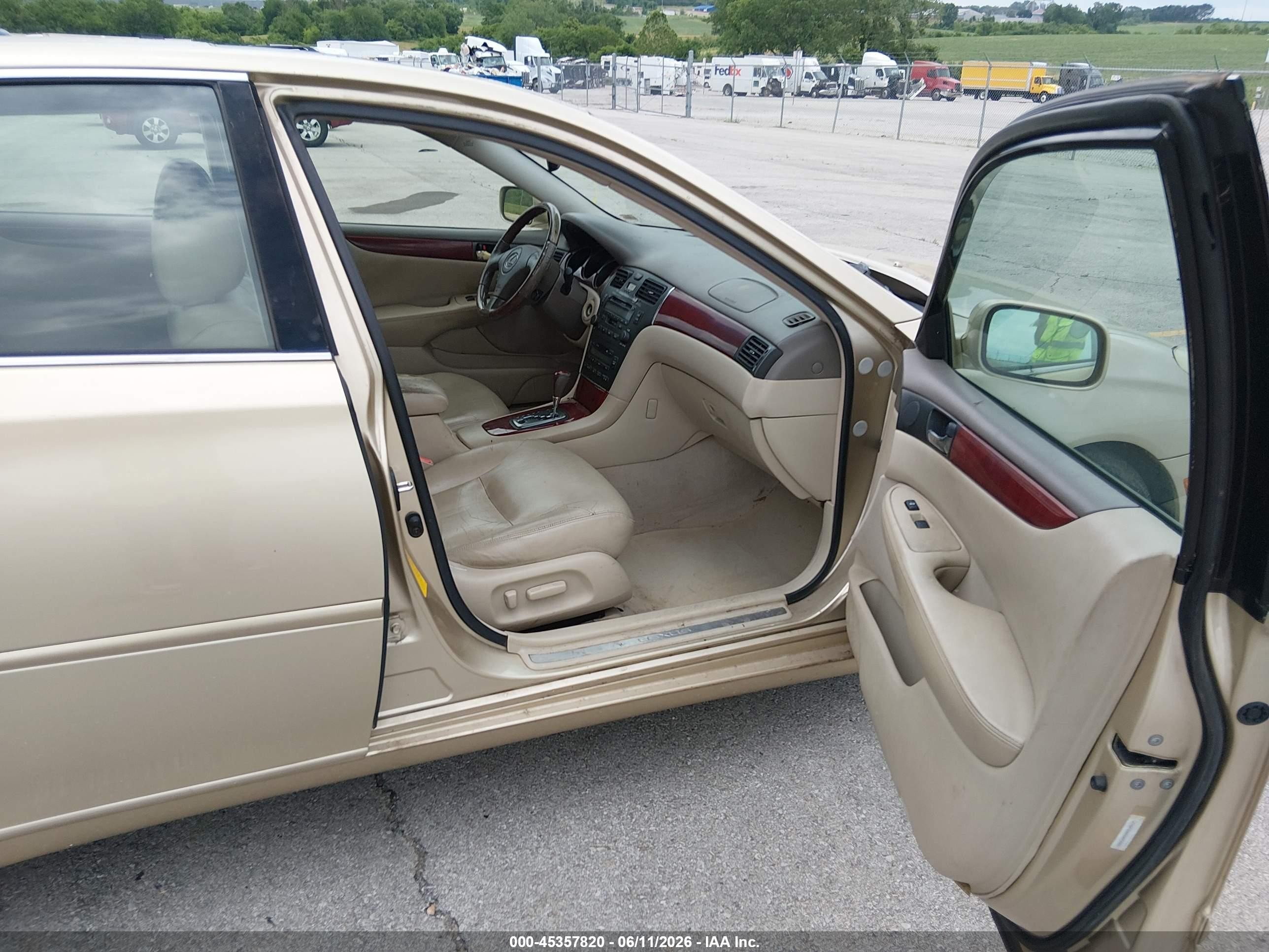 2002 Lexus Es 300   Gold vin: JTHBF30G920072032