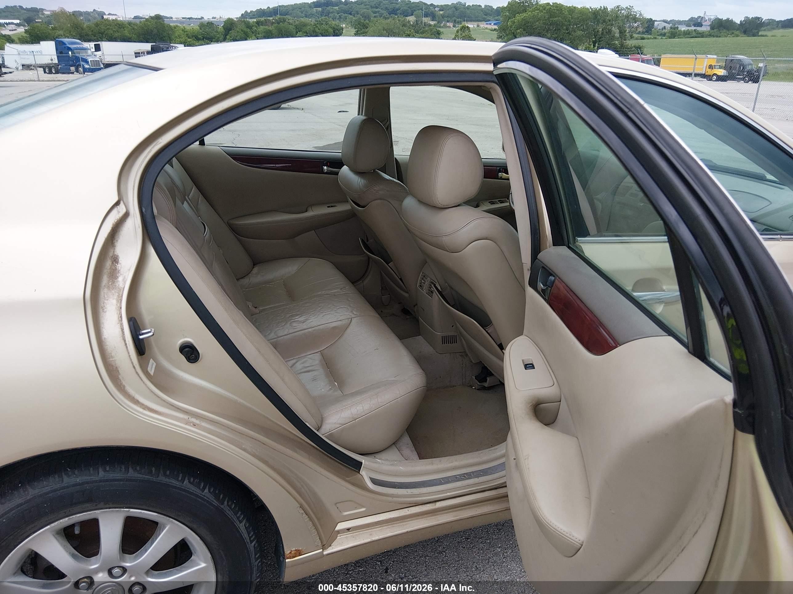 2002 Lexus Es 300   Gold vin: JTHBF30G920072032