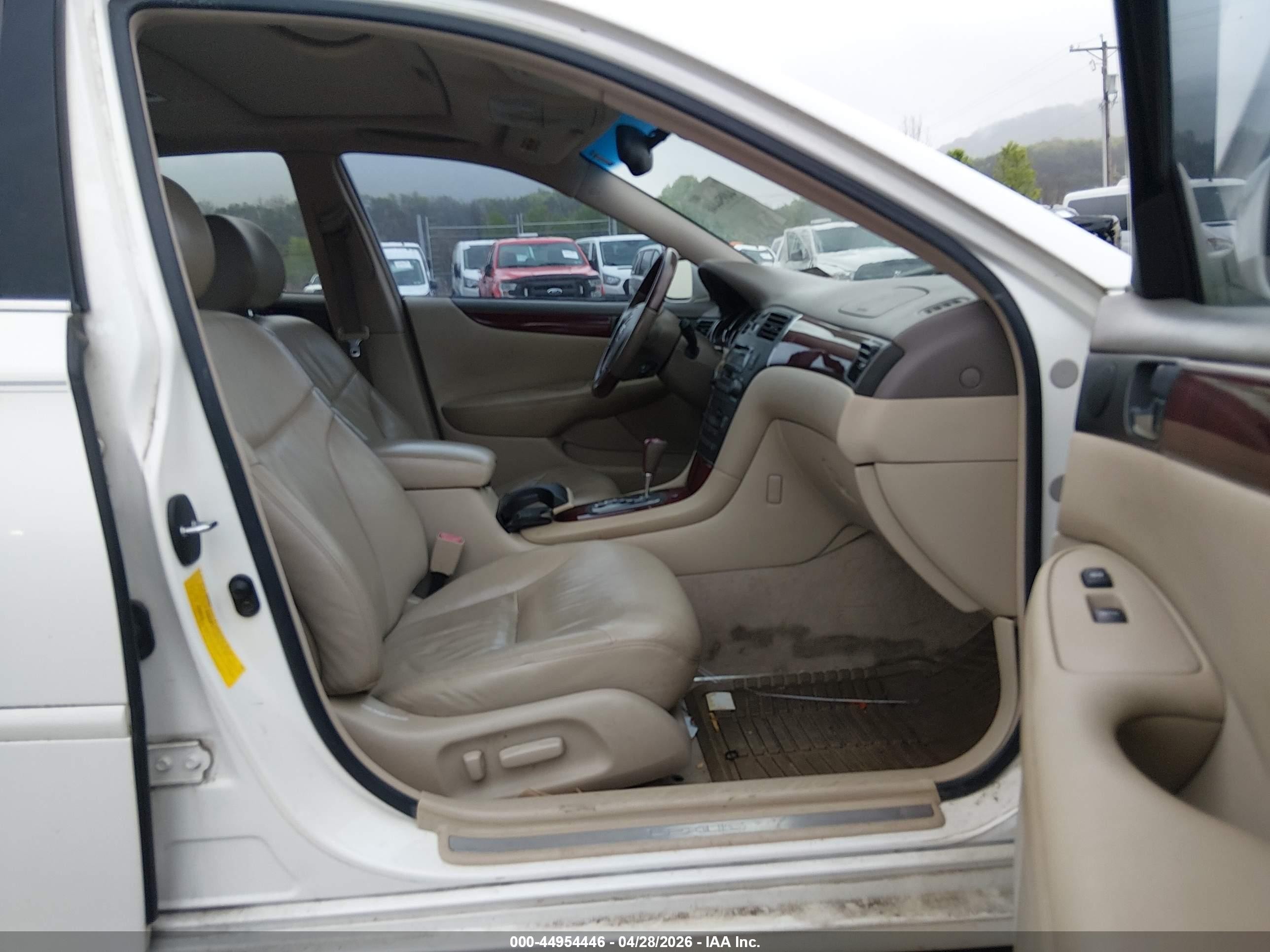 2002 Lexus Es 300 White vin: JTHBF30G925003991