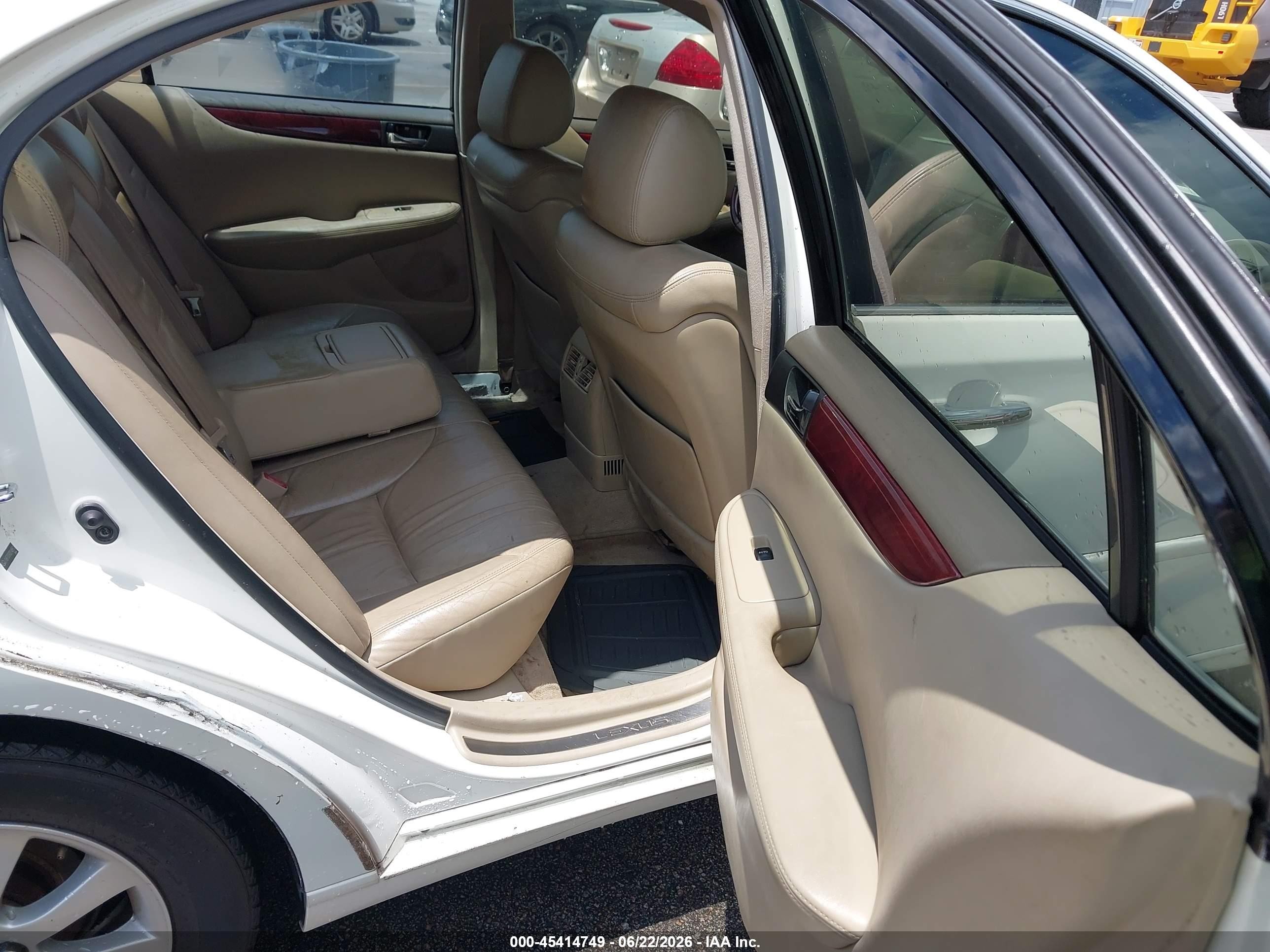 2003 Lexus Es 300   White vin: JTHBF30G930148513