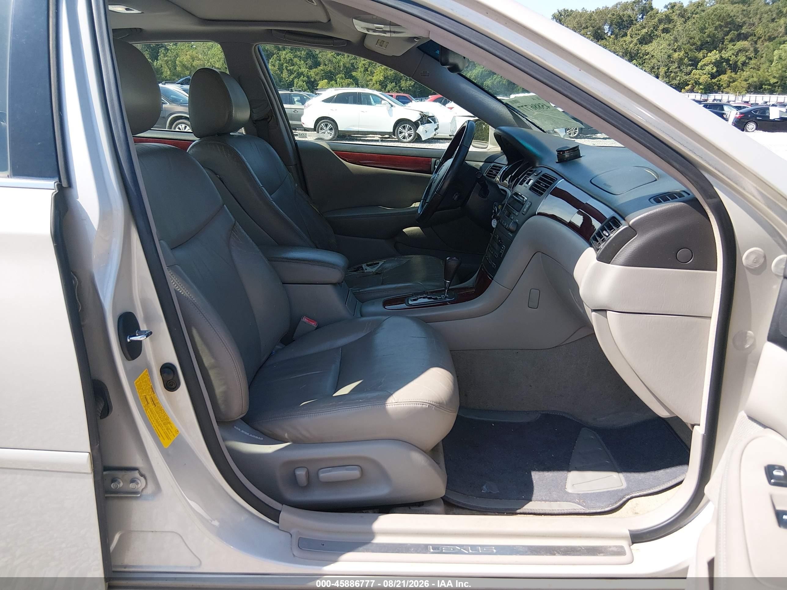 2002 Lexus Es 300 Gold vin: JTHBF30GX20052422
